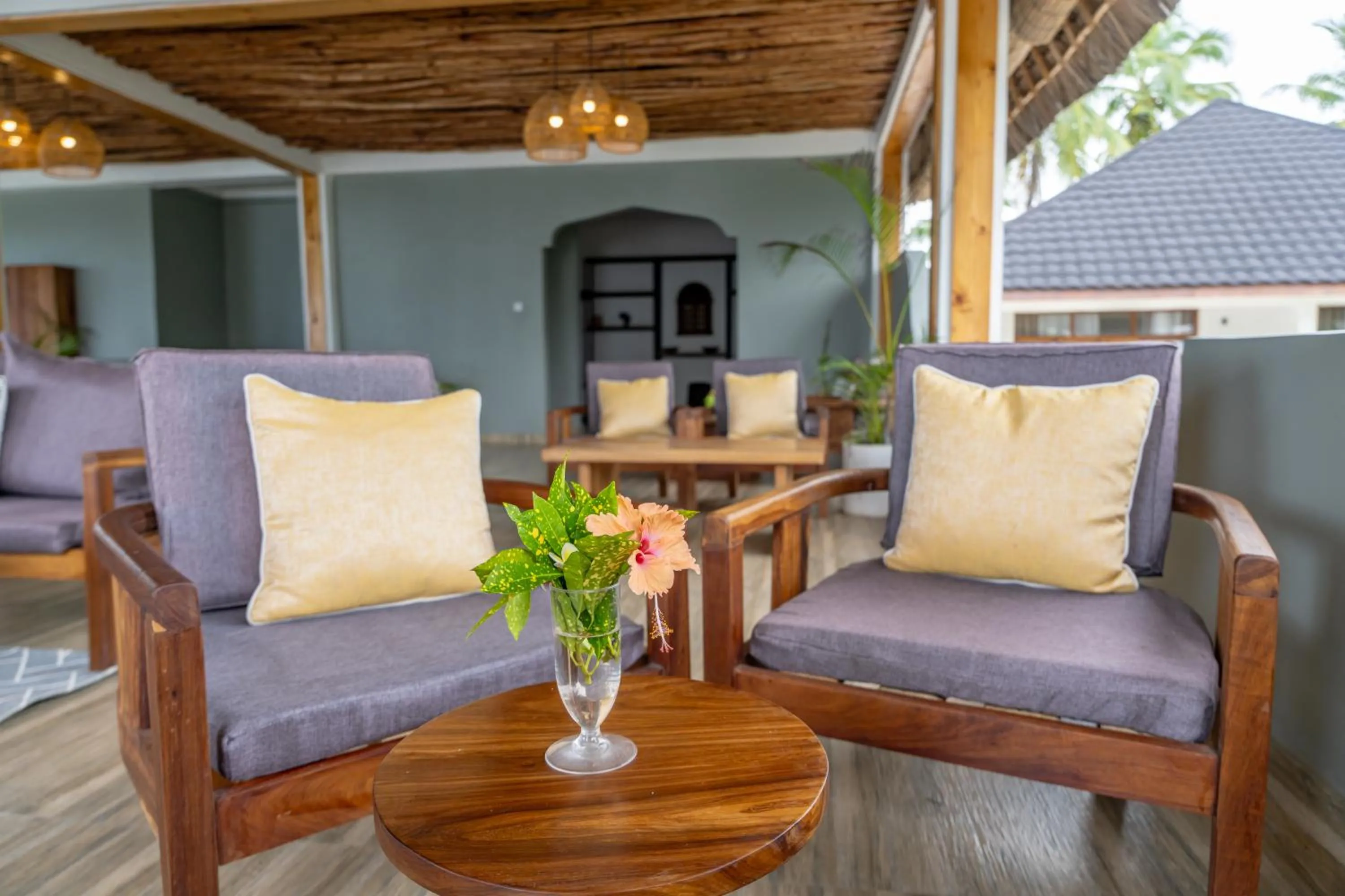 Restaurant/places to eat in Mnana Beach Bungalows
