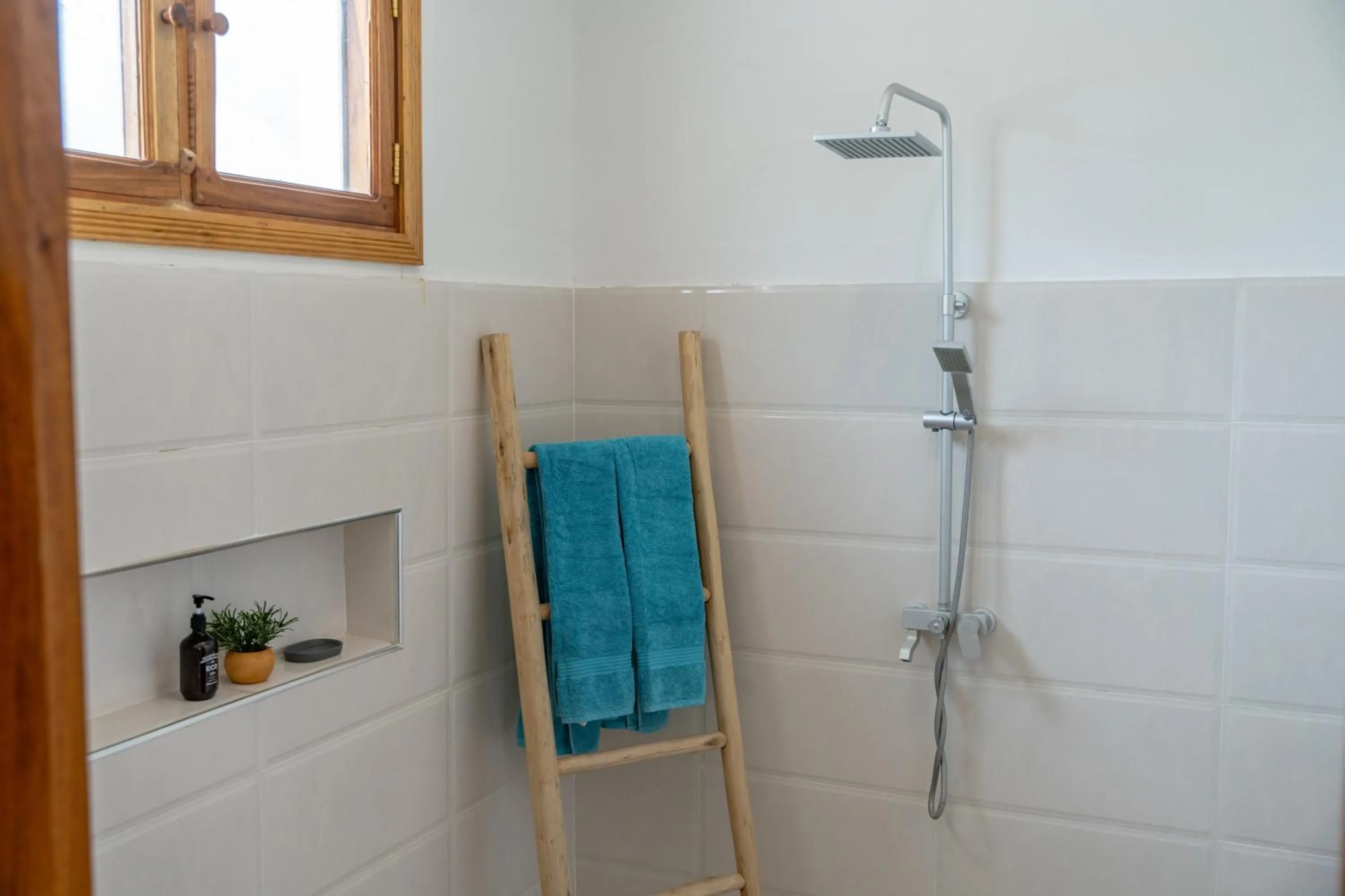 Bathroom in Mnana Beach Bungalows