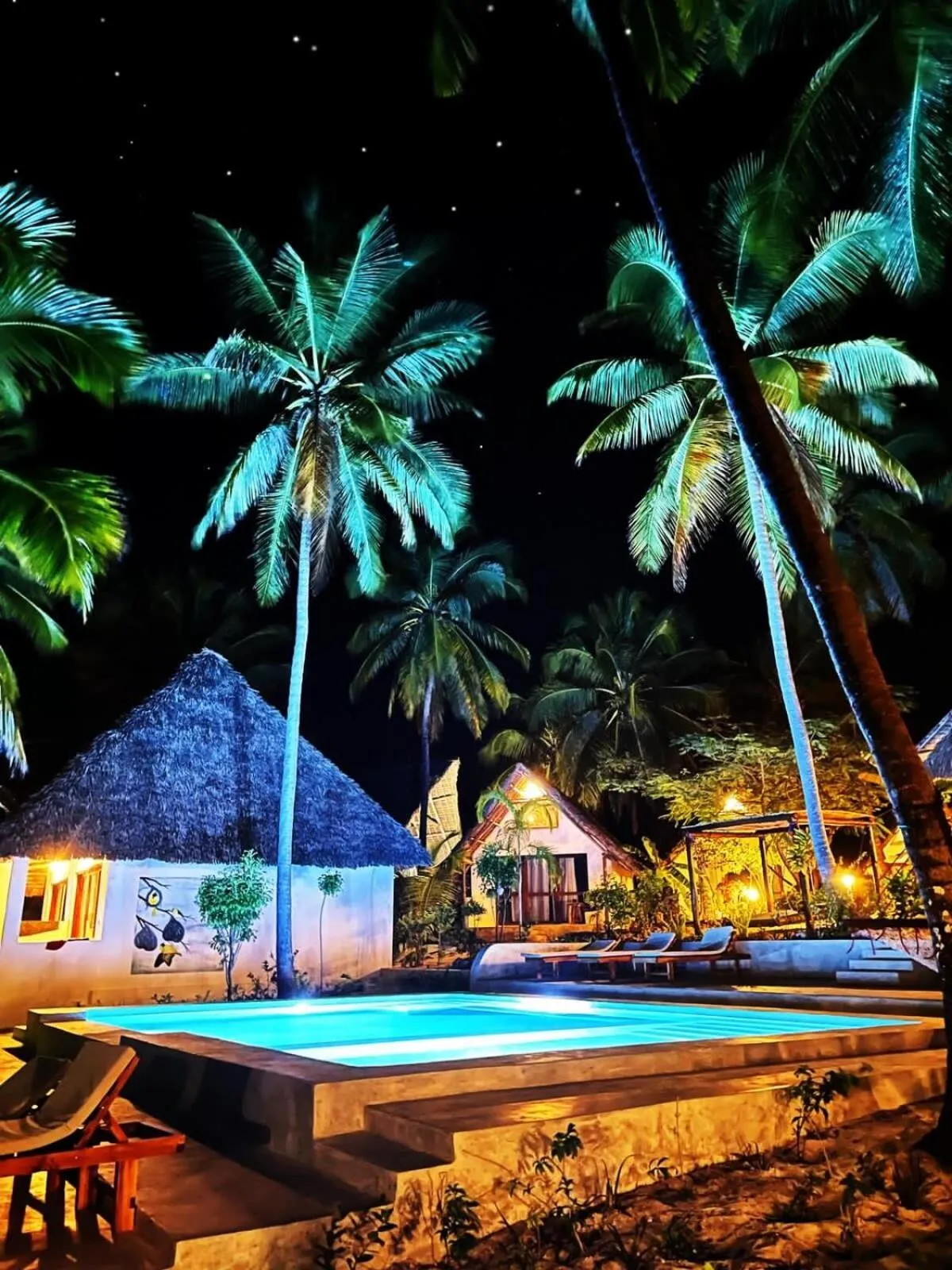 Night in Mnana Beach Bungalows