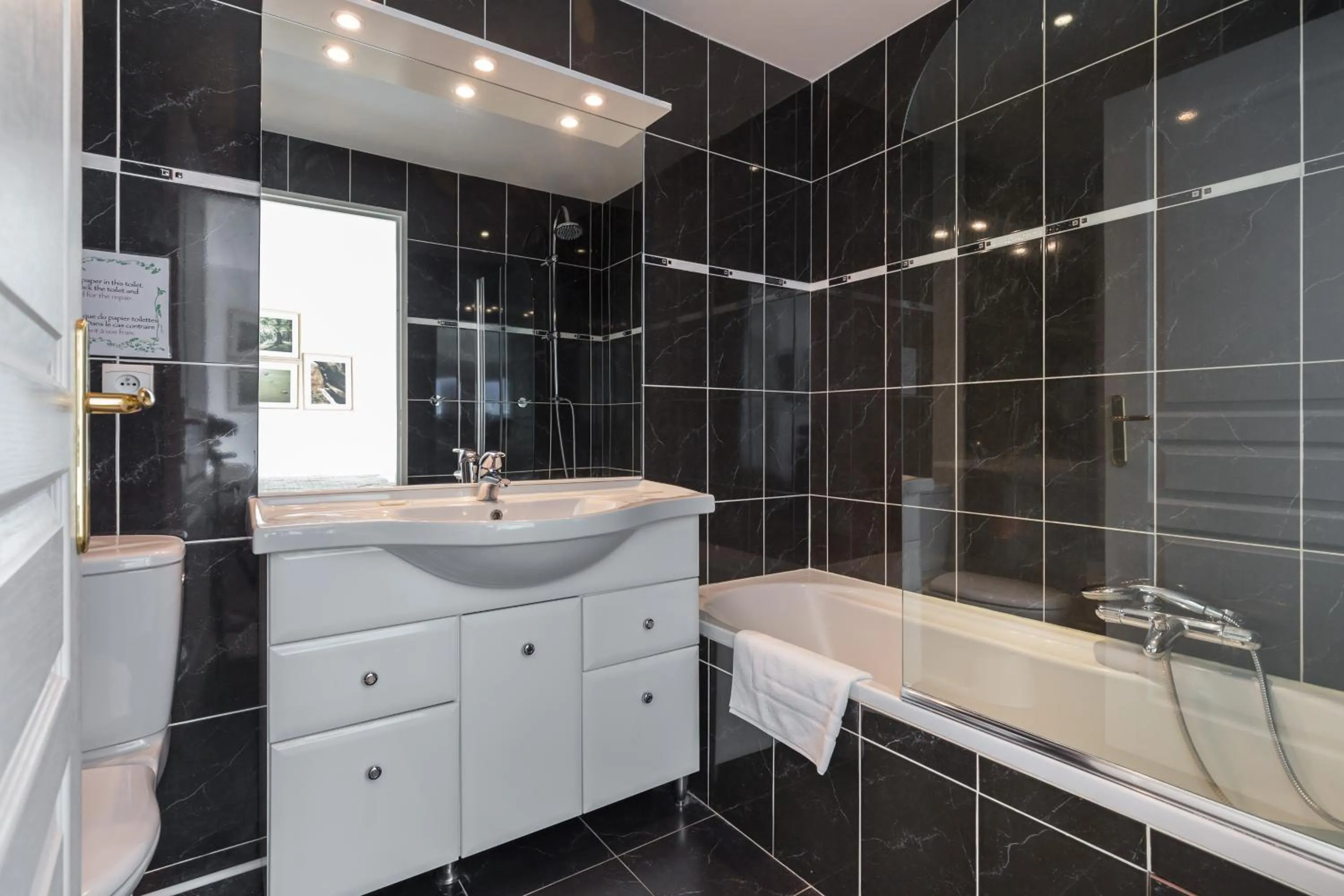 Bathroom in Superb penthouse in centre of Cannes Stunning views air-conditioning internet Near the Palais 532
