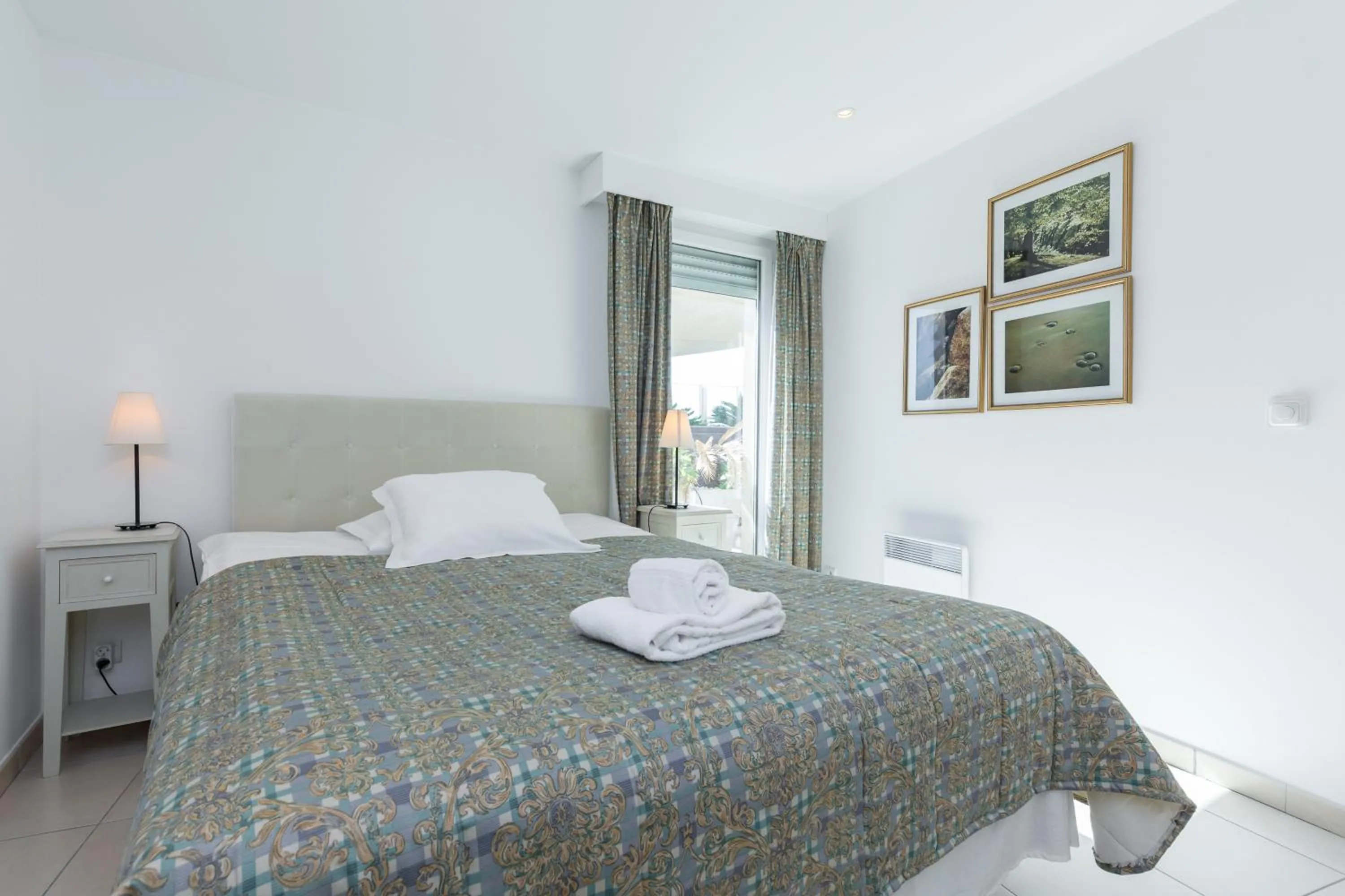 Bed in Superb penthouse in centre of Cannes Stunning views air-conditioning internet Near the Palais 532