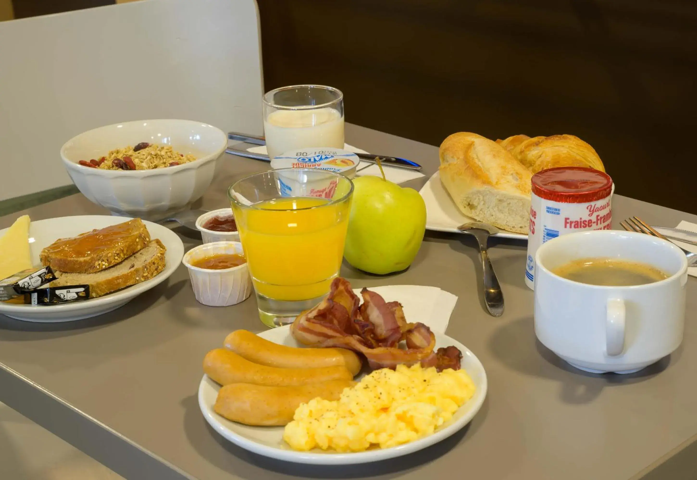Breakfast in B&B HOTEL Pontault Combault Breakfast in B&B HOTEL Pontault Combault