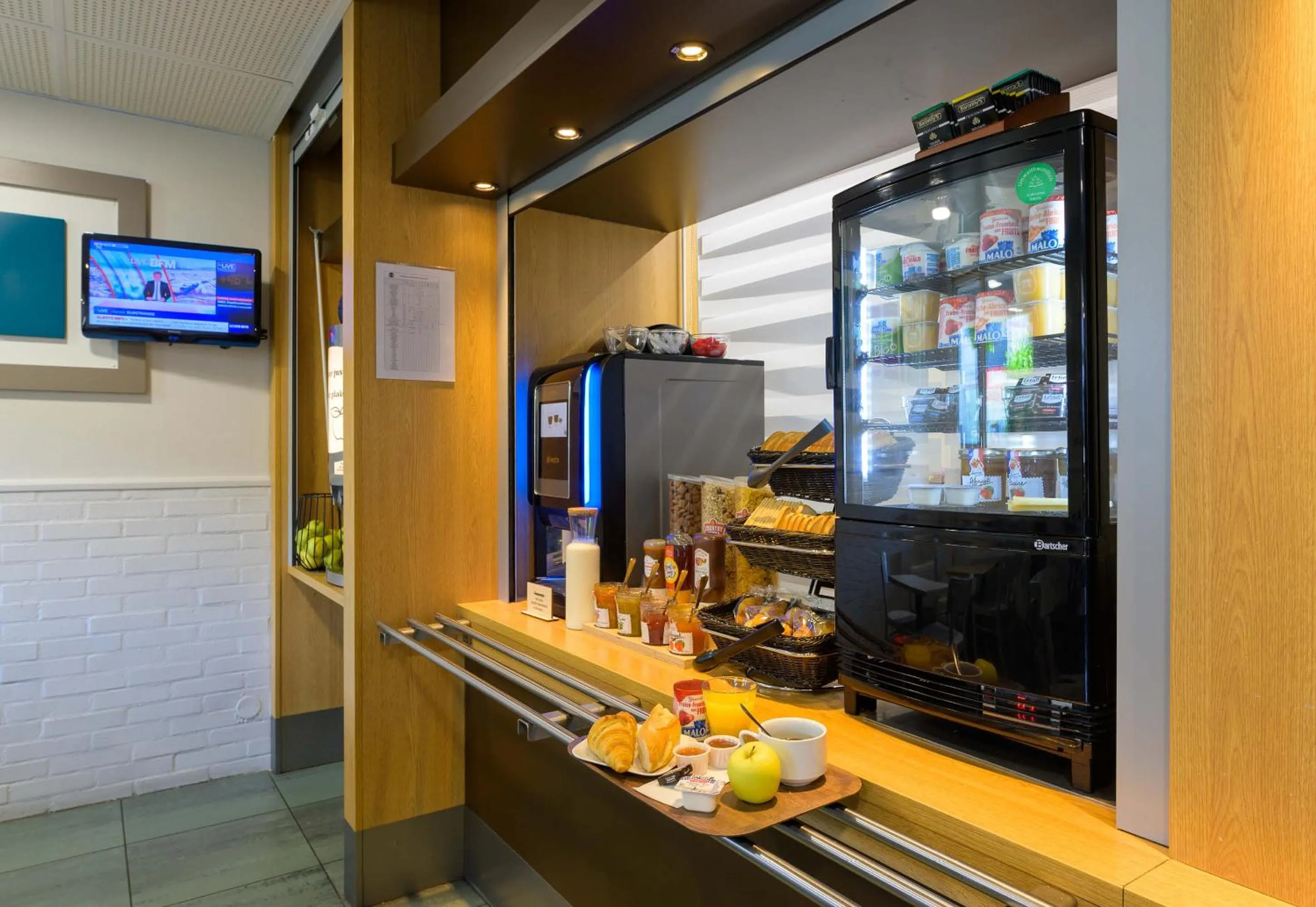 Buffet breakfast in B&B HOTEL Pontault Combault