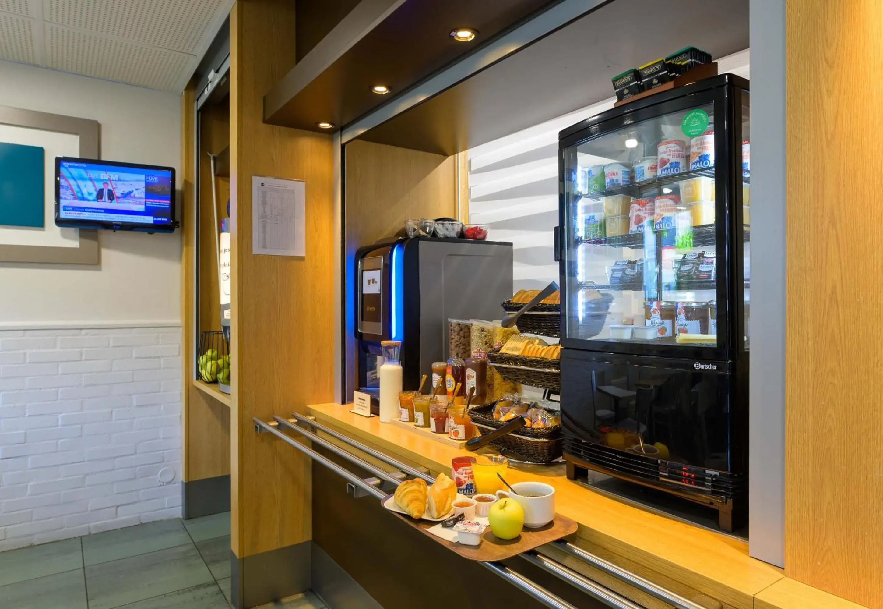 Buffet breakfast in B&B HOTEL Pontault Combault Buffet breakfast in B&B HOTEL Pontault Combault