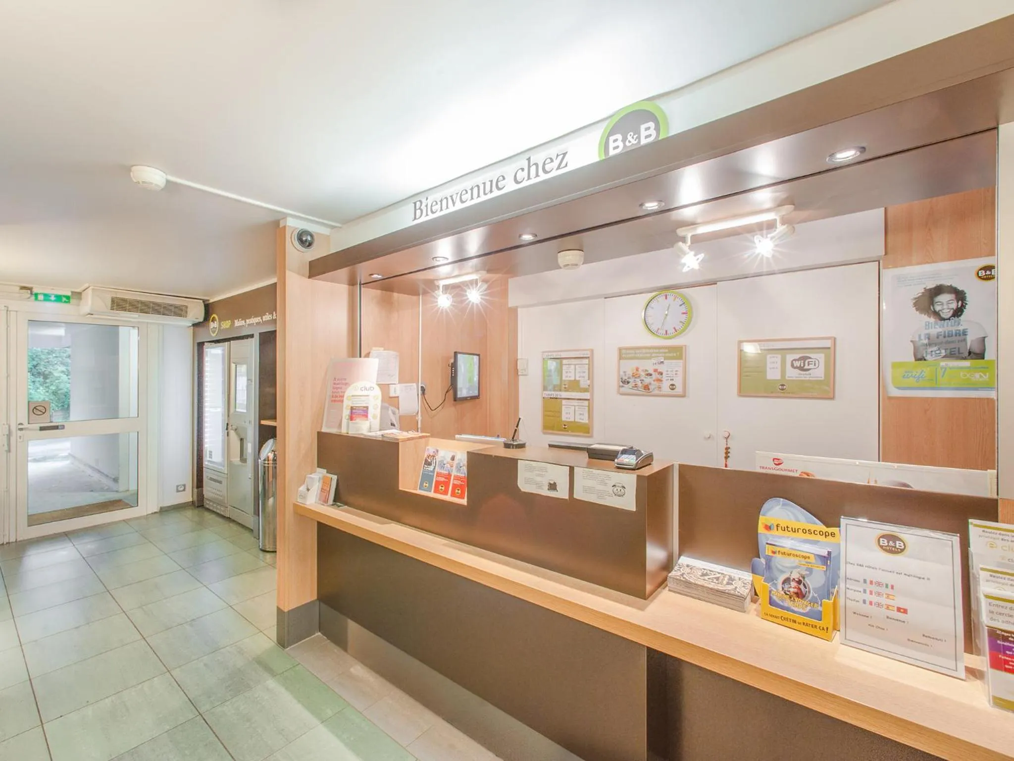 Lobby or reception in B&B HOTEL Pontault Combault