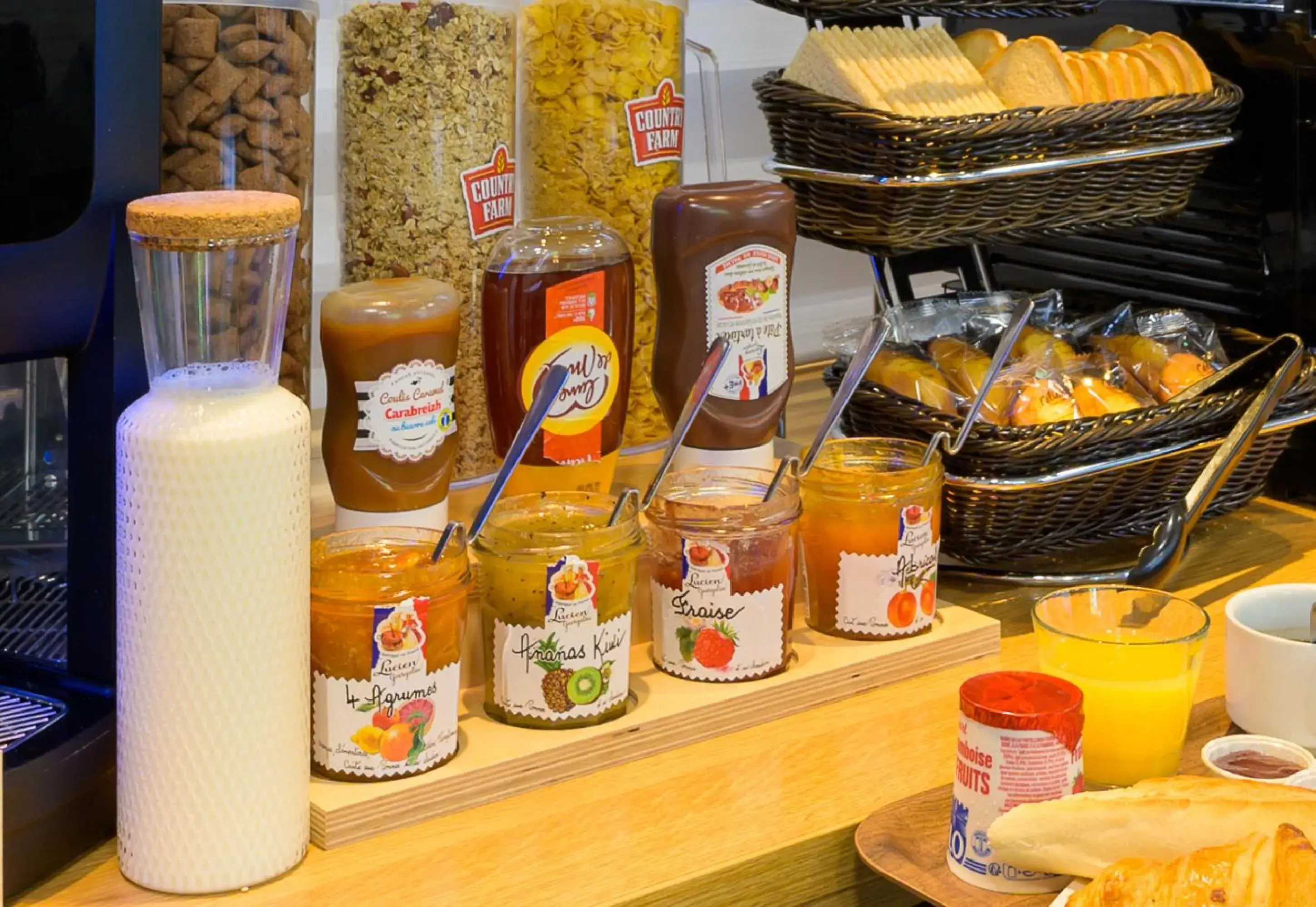 Buffet breakfast in B&B HOTEL Pontault Combault Buffet breakfast in B&B HOTEL Pontault Combault