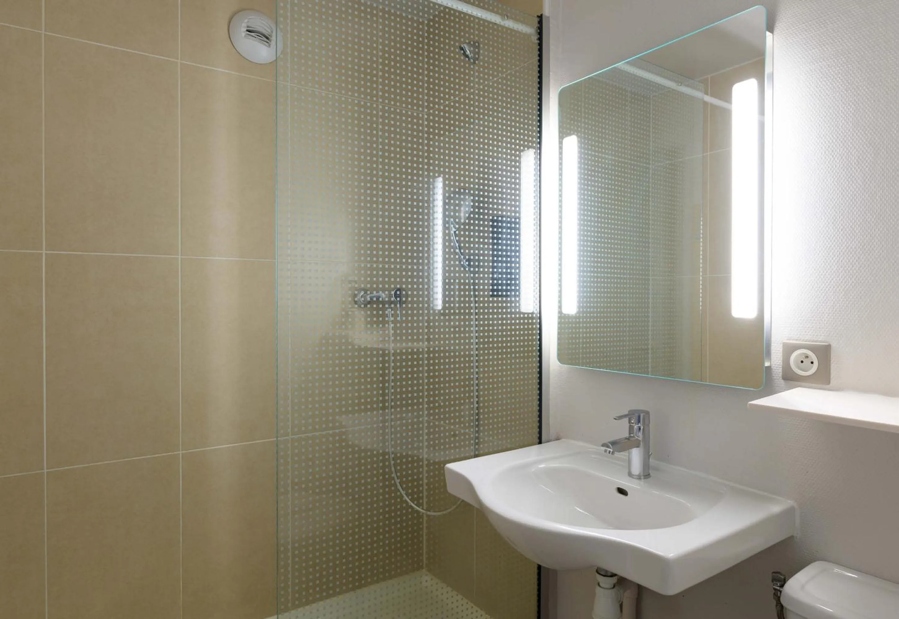 Bathroom in B&B HOTEL Pontault Combault