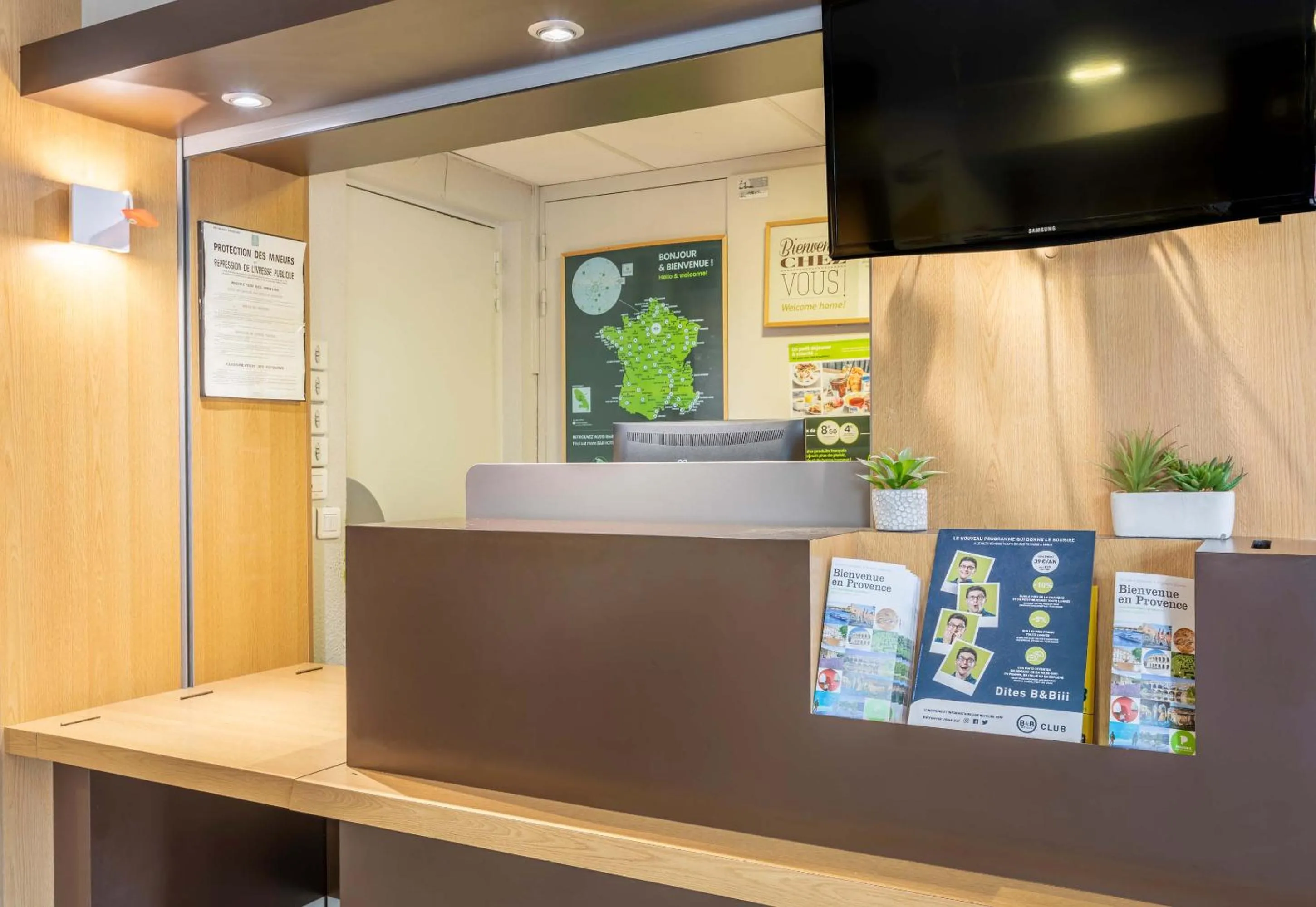 Lobby or reception in B&B HOTEL Toulon La Seyne sur Mer