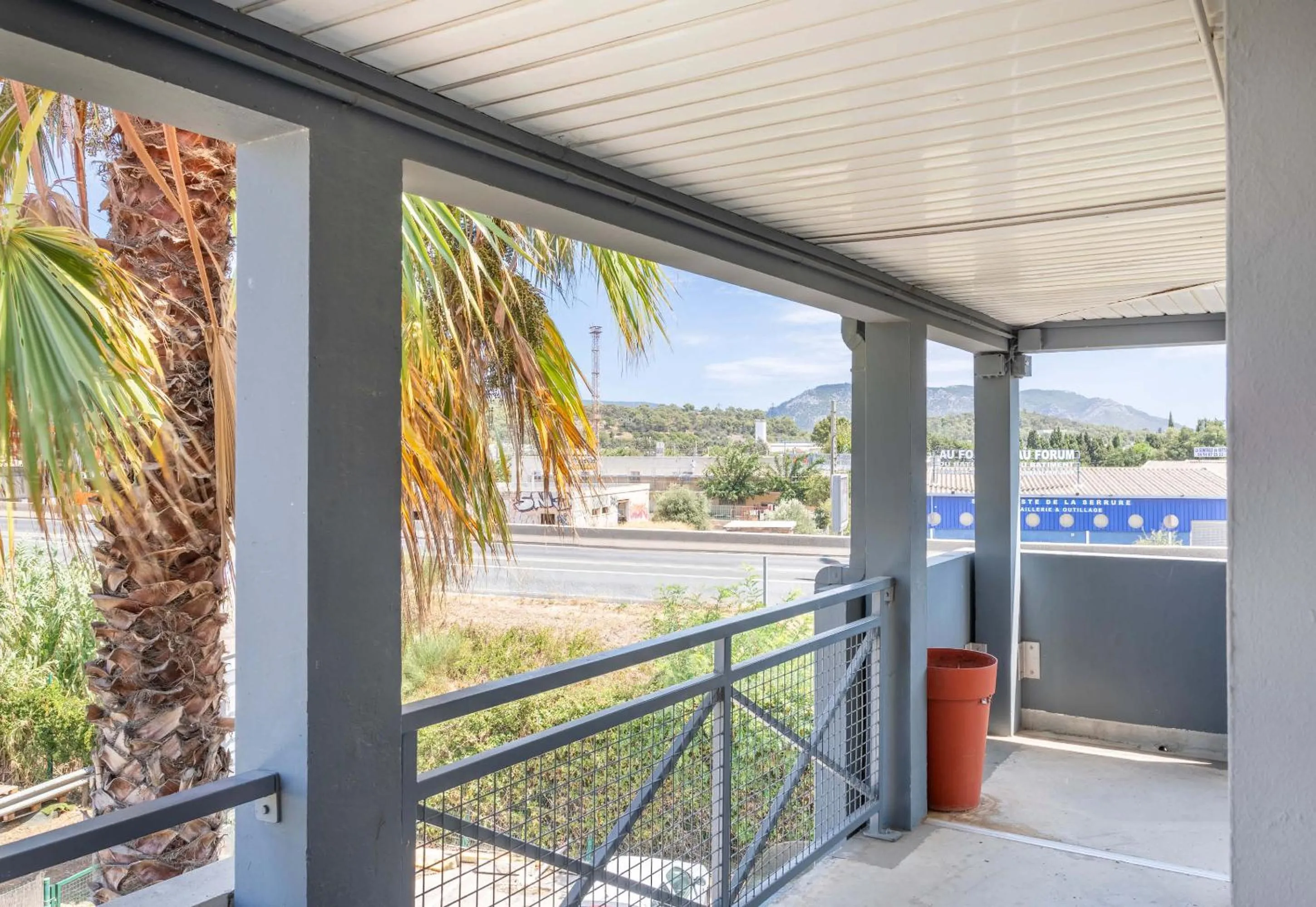 Property building in B&B HOTEL Toulon La Seyne sur Mer