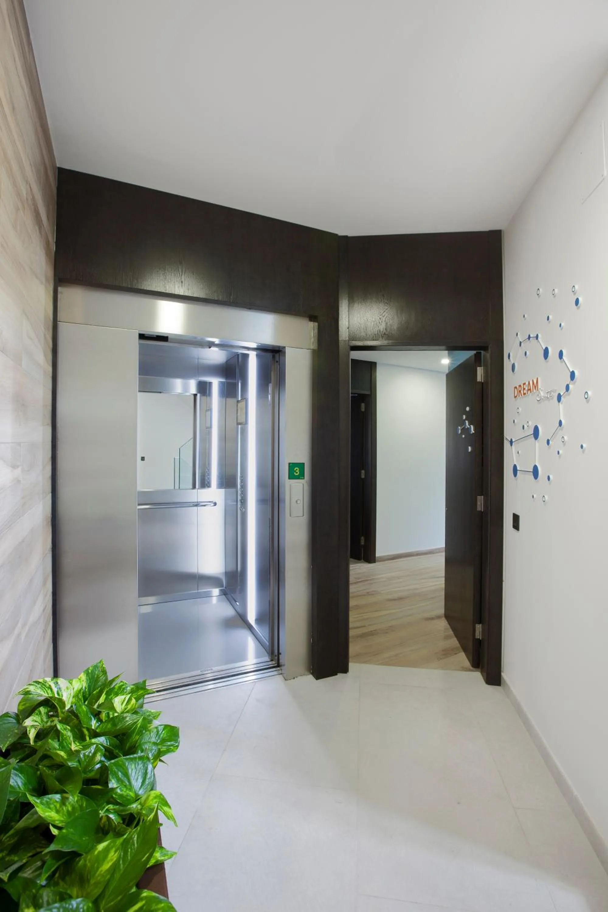 Decorative detail in Gran Marina Suites