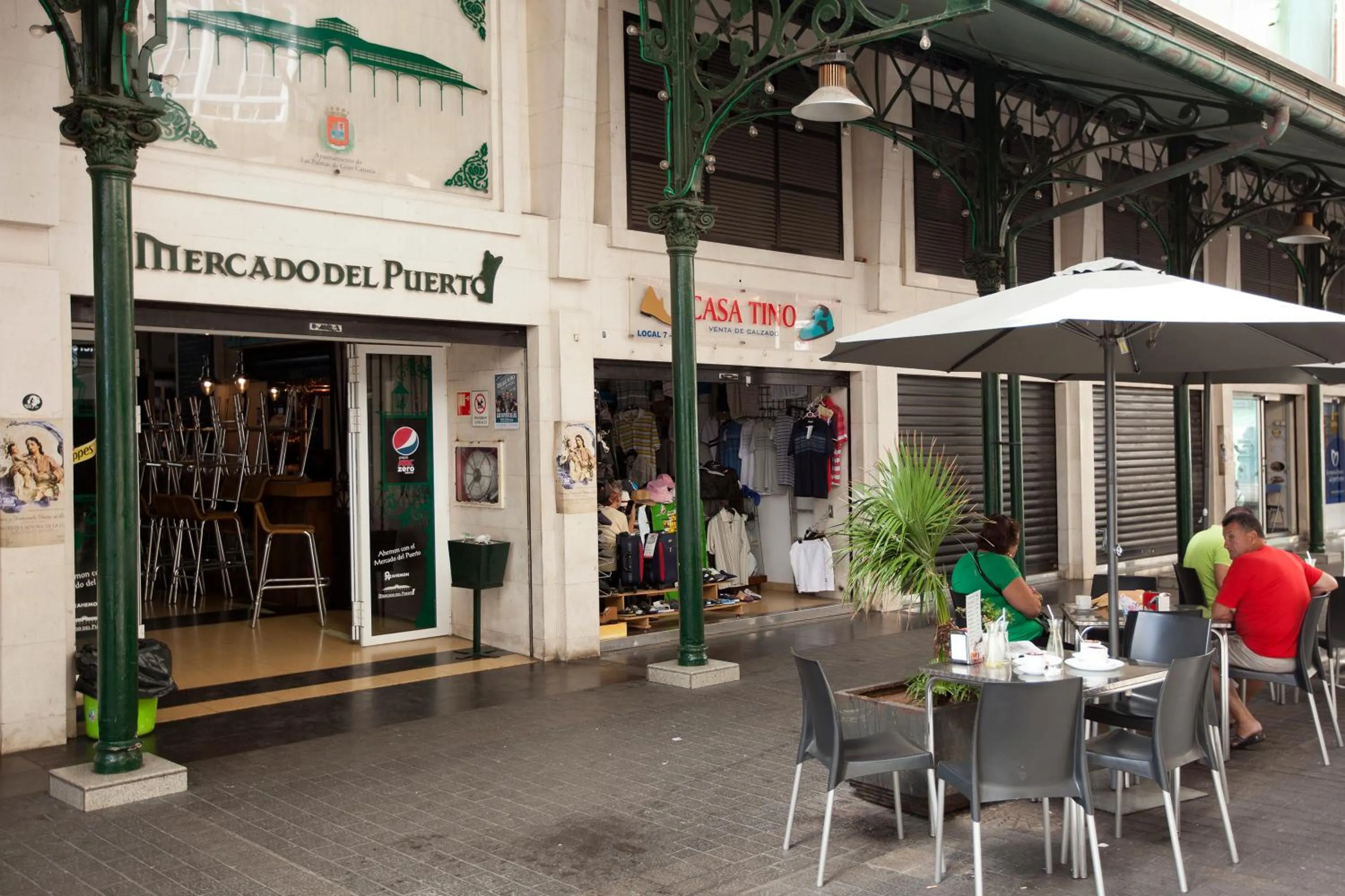 Restaurant/places to eat in Gran Marina Suites