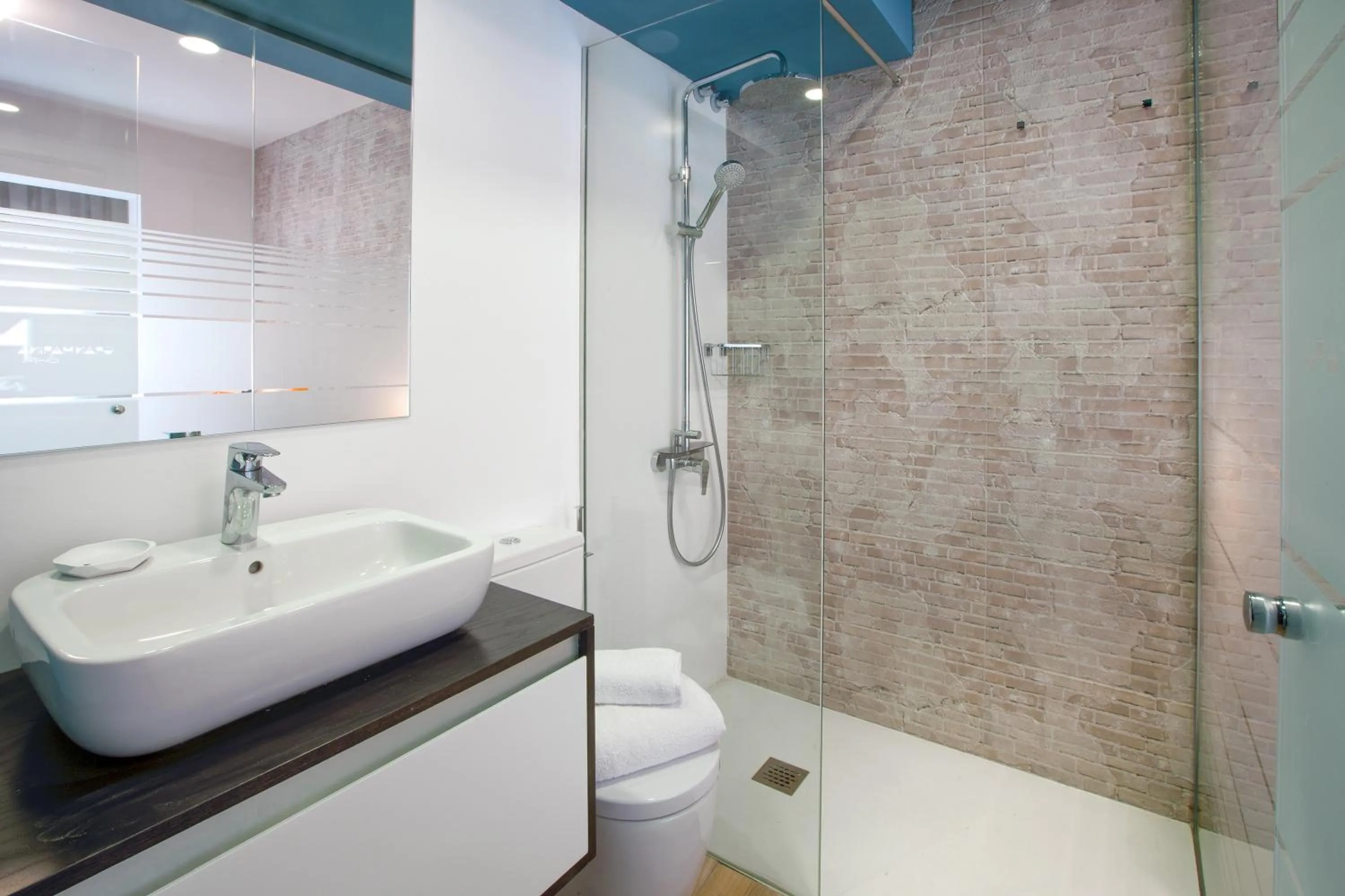 Bathroom in Gran Marina Suites