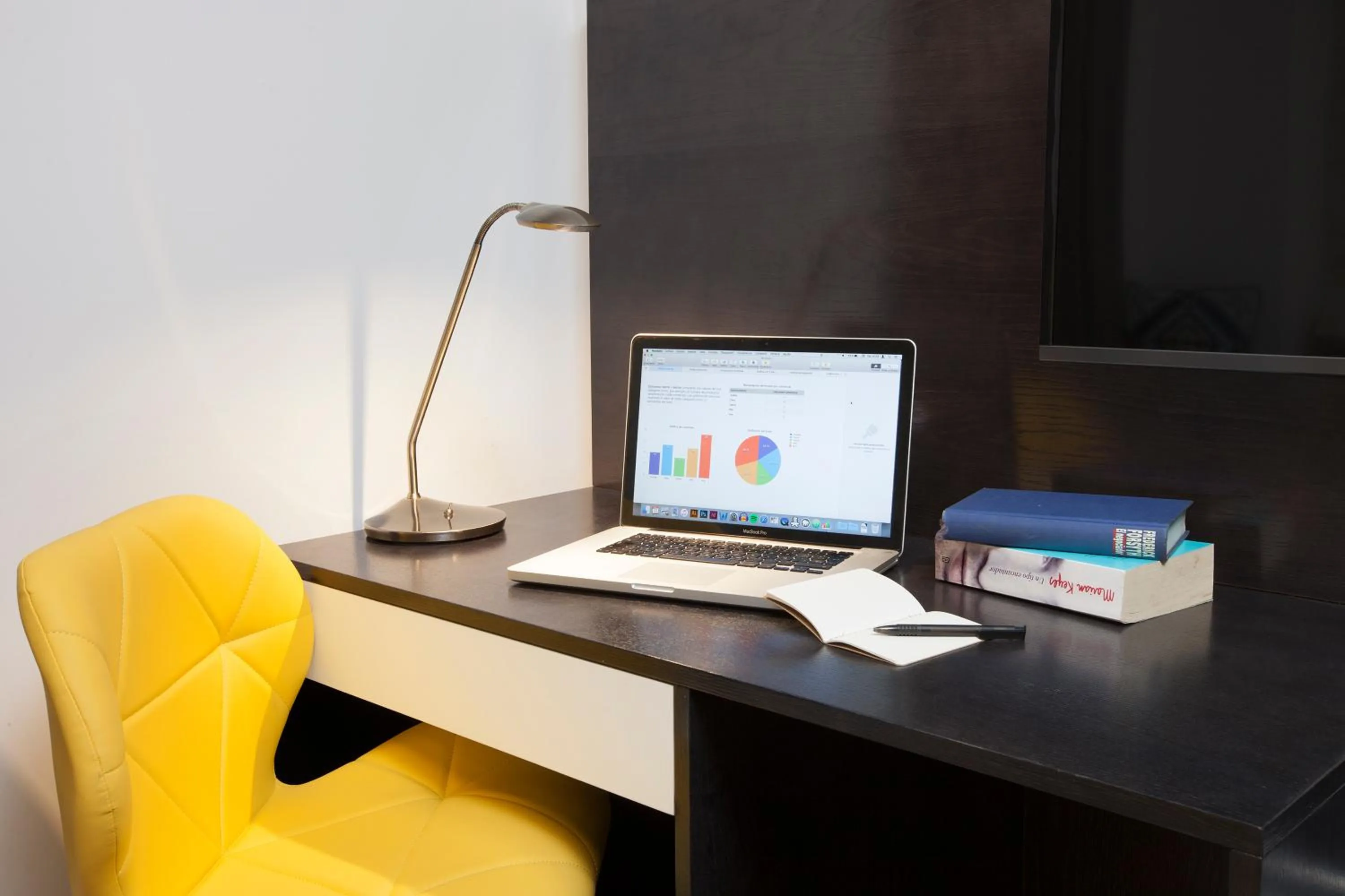 Decorative detail in Gran Marina Suites