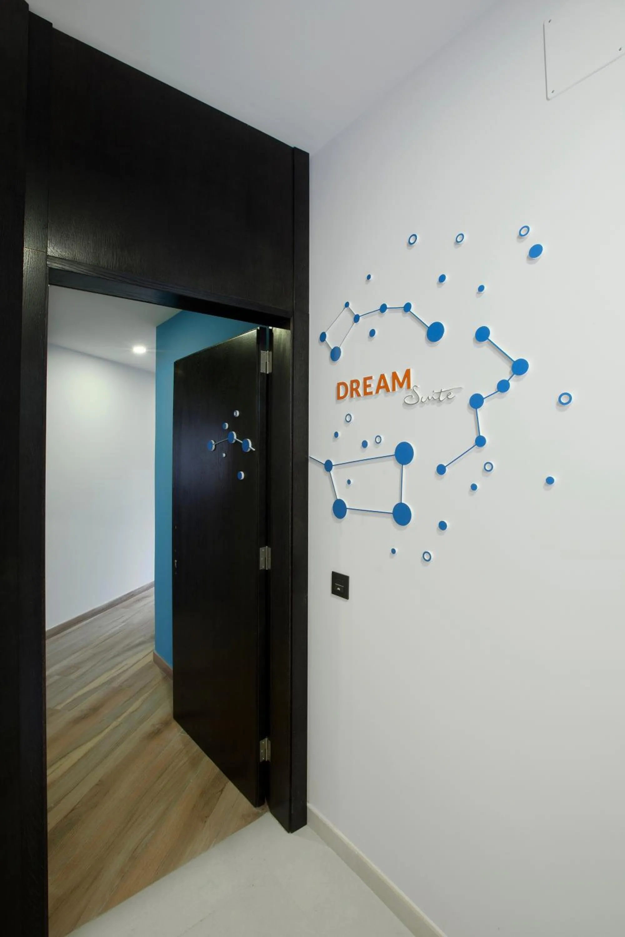 Decorative detail in Gran Marina Suites