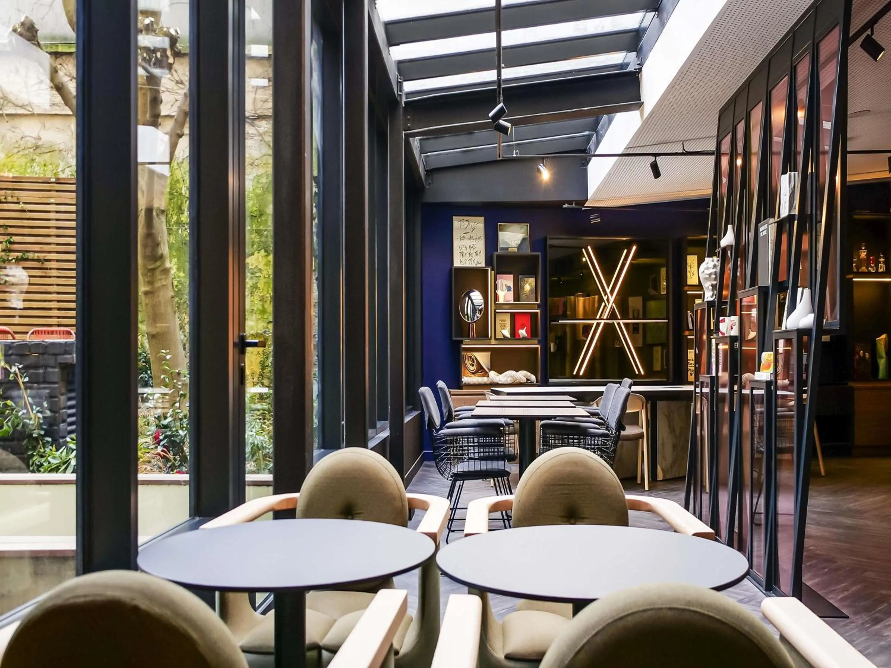 Restaurant/places to eat in TRIBE Paris Batignolles