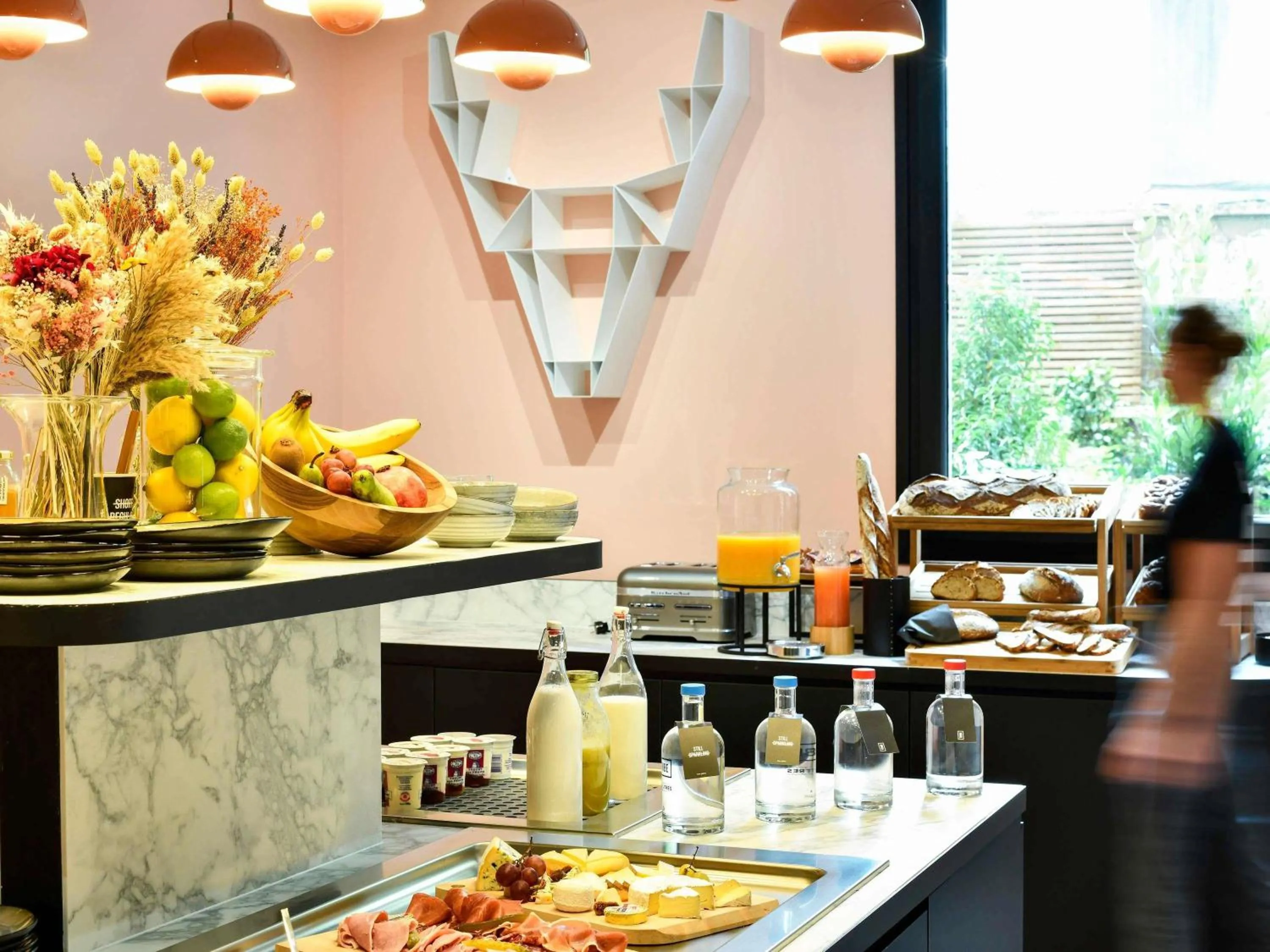 Breakfast in TRIBE Paris Batignolles