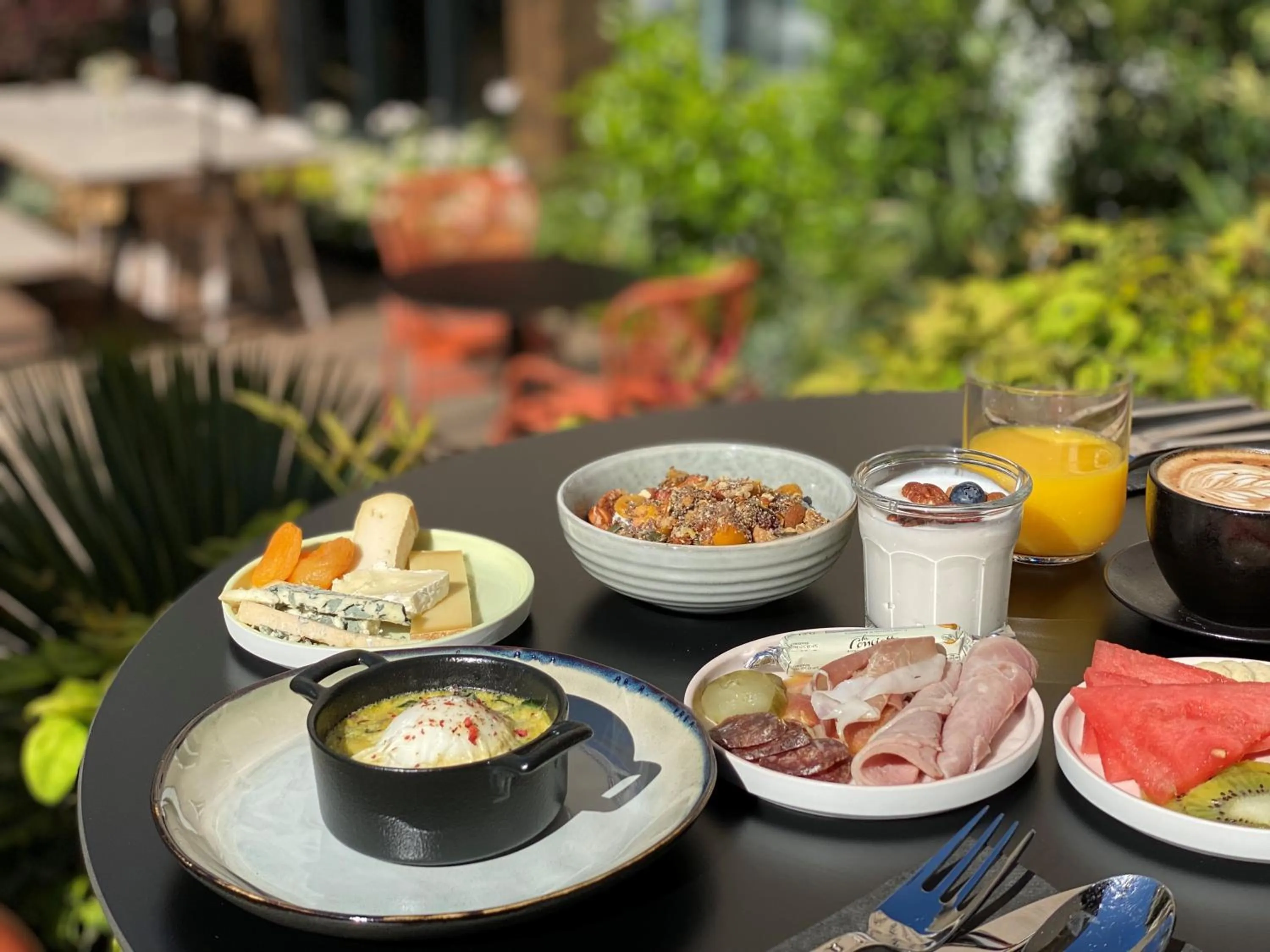 Restaurant/places to eat in TRIBE Paris Batignolles