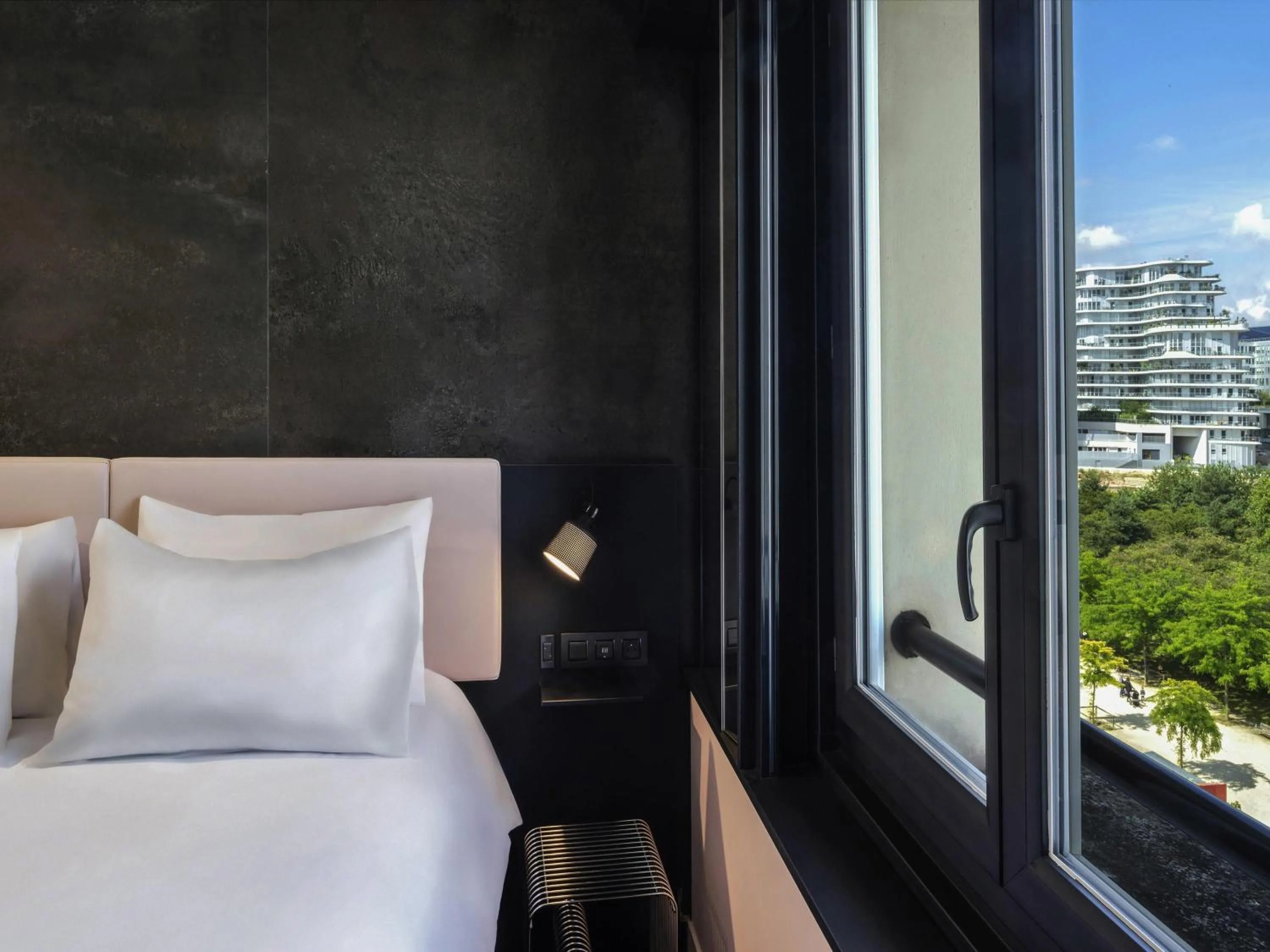 Bedroom, Bed in TRIBE Paris Batignolles