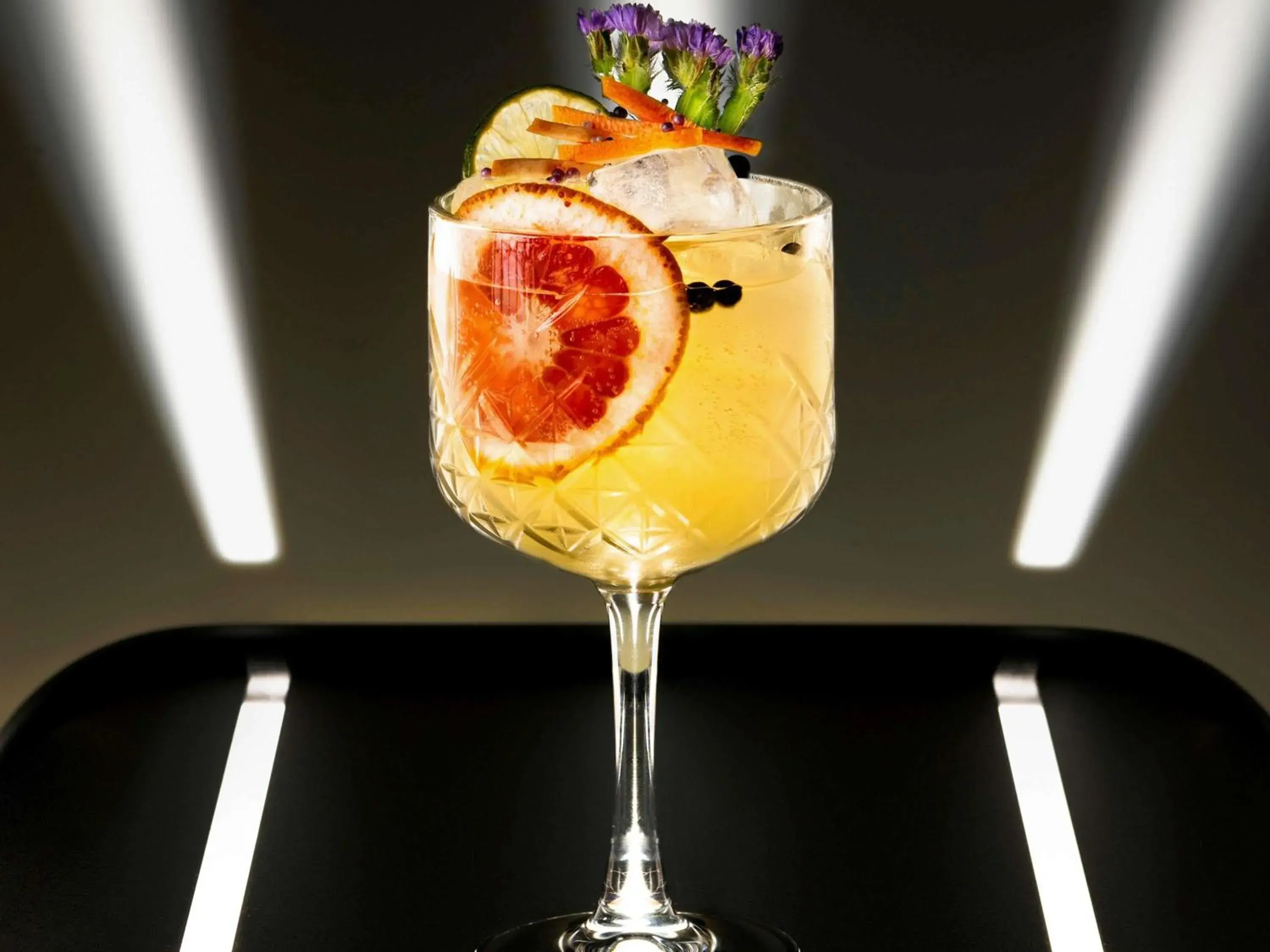 Lounge or bar in TRIBE Paris Batignolles Lounge or bar in TRIBE Paris Batignolles