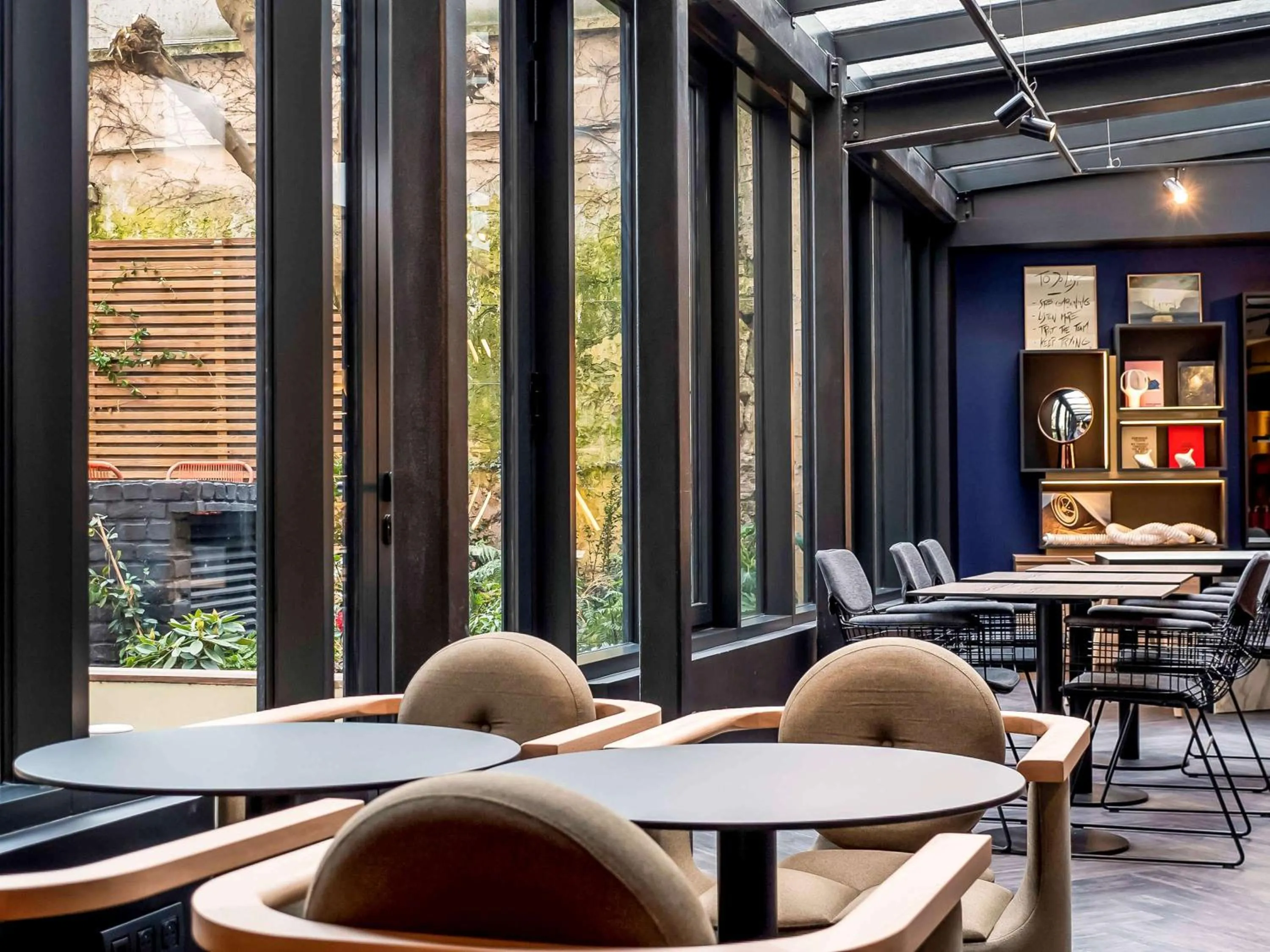 Restaurant/places to eat in TRIBE Paris Batignolles