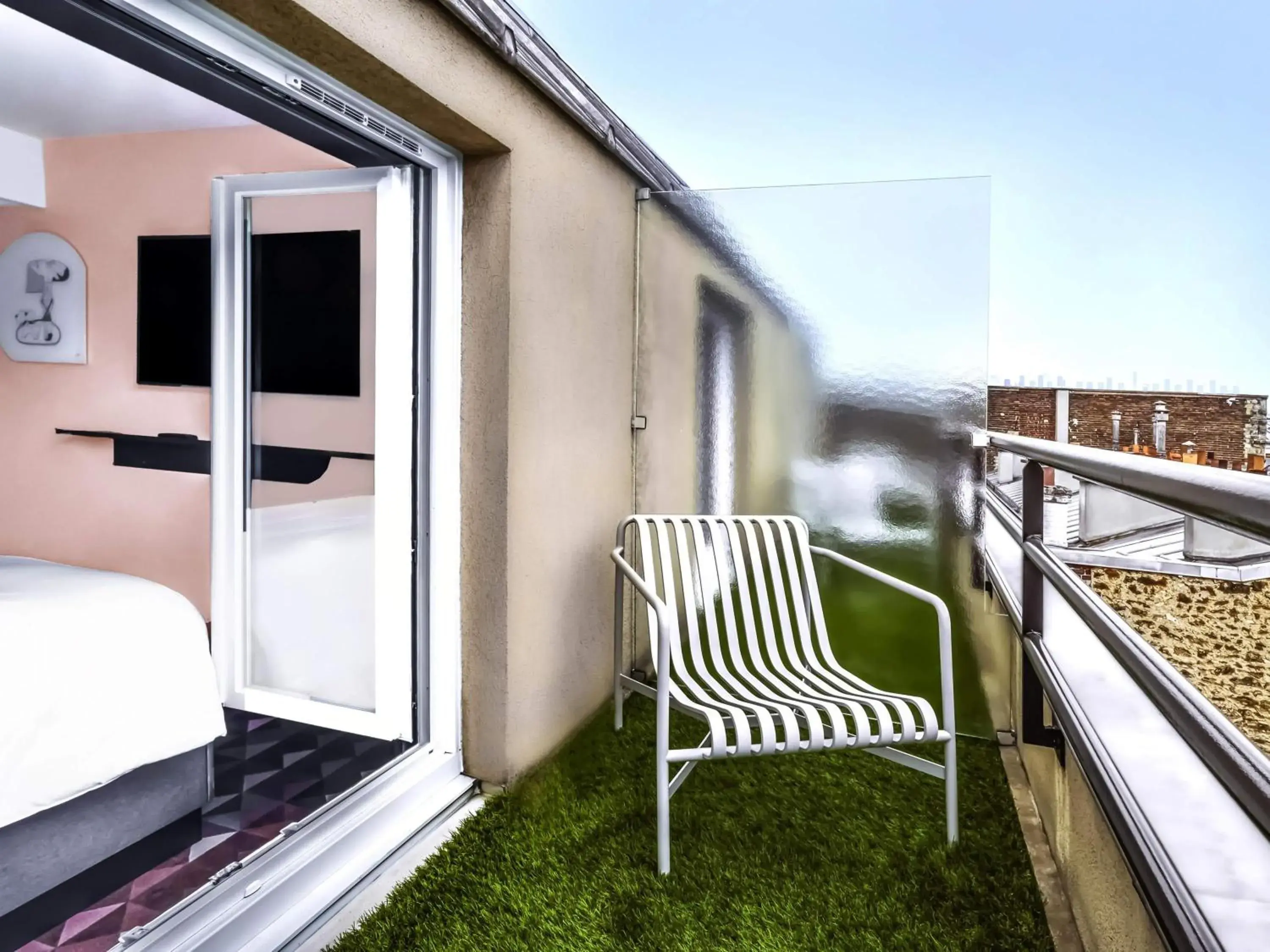 Bedroom in TRIBE Paris Batignolles Bedroom in TRIBE Paris Batignolles