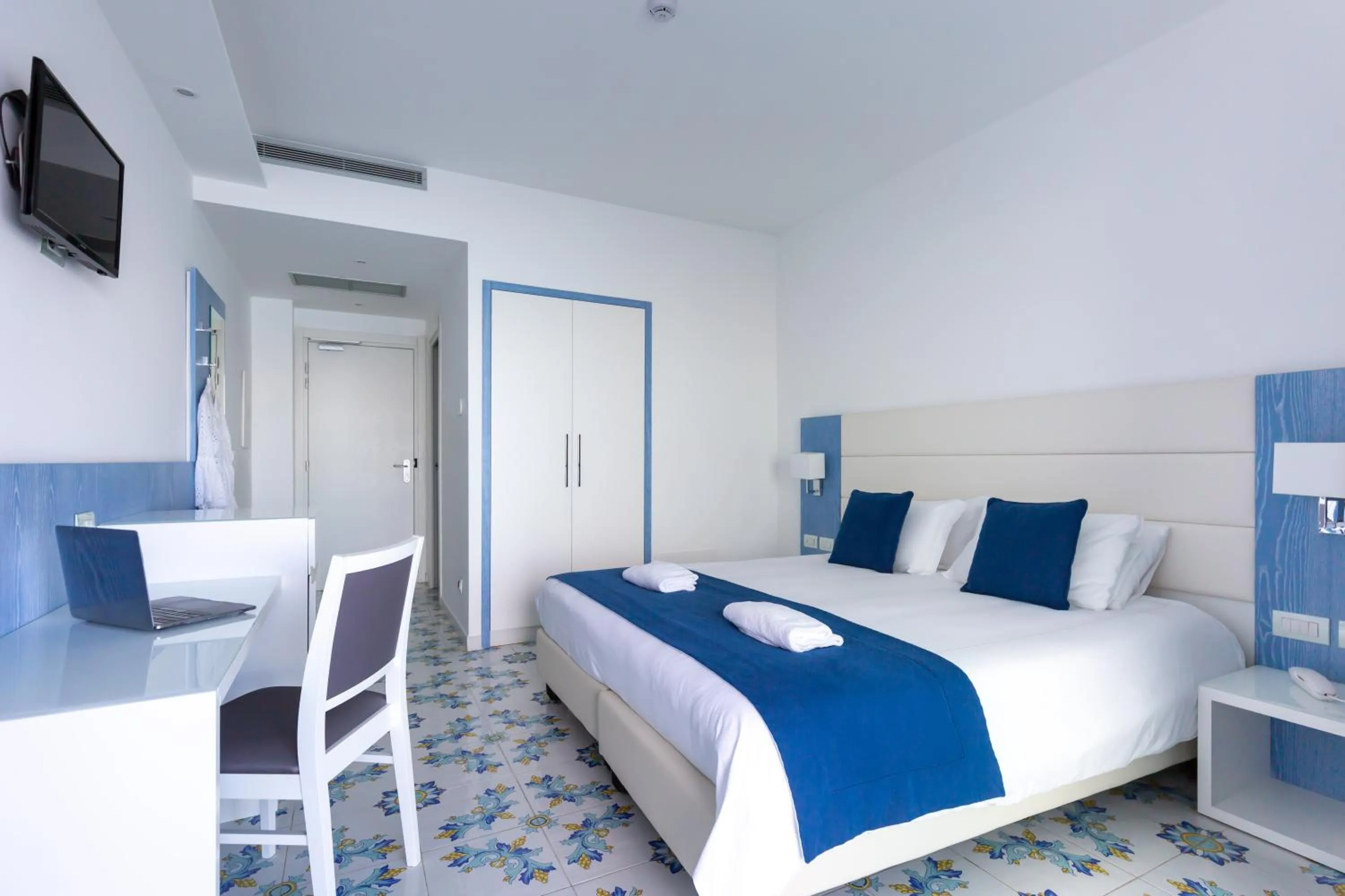 Bed in Hotel Giosue' a mare Sorrento