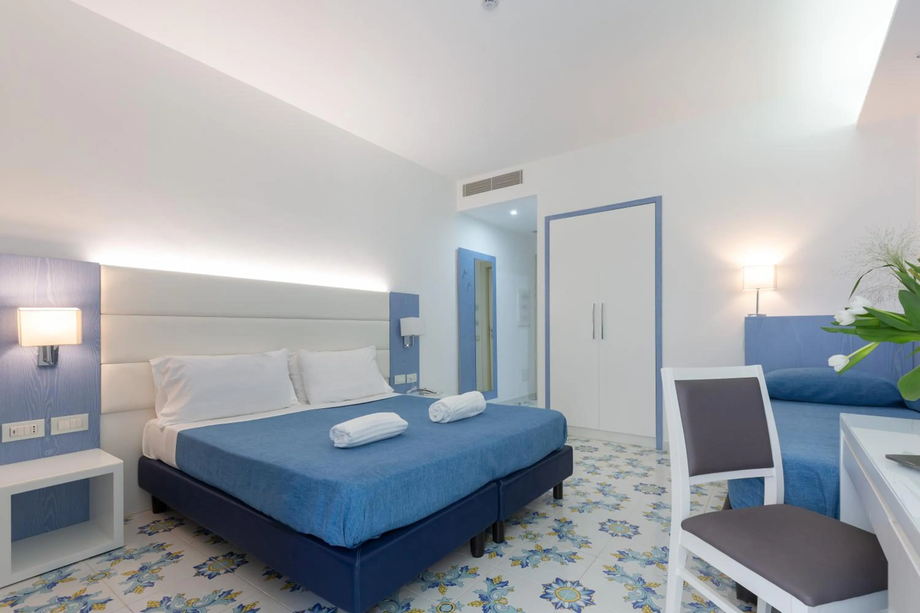 Photo of the whole room, Bed in Hotel Giosue' a mare Sorrento