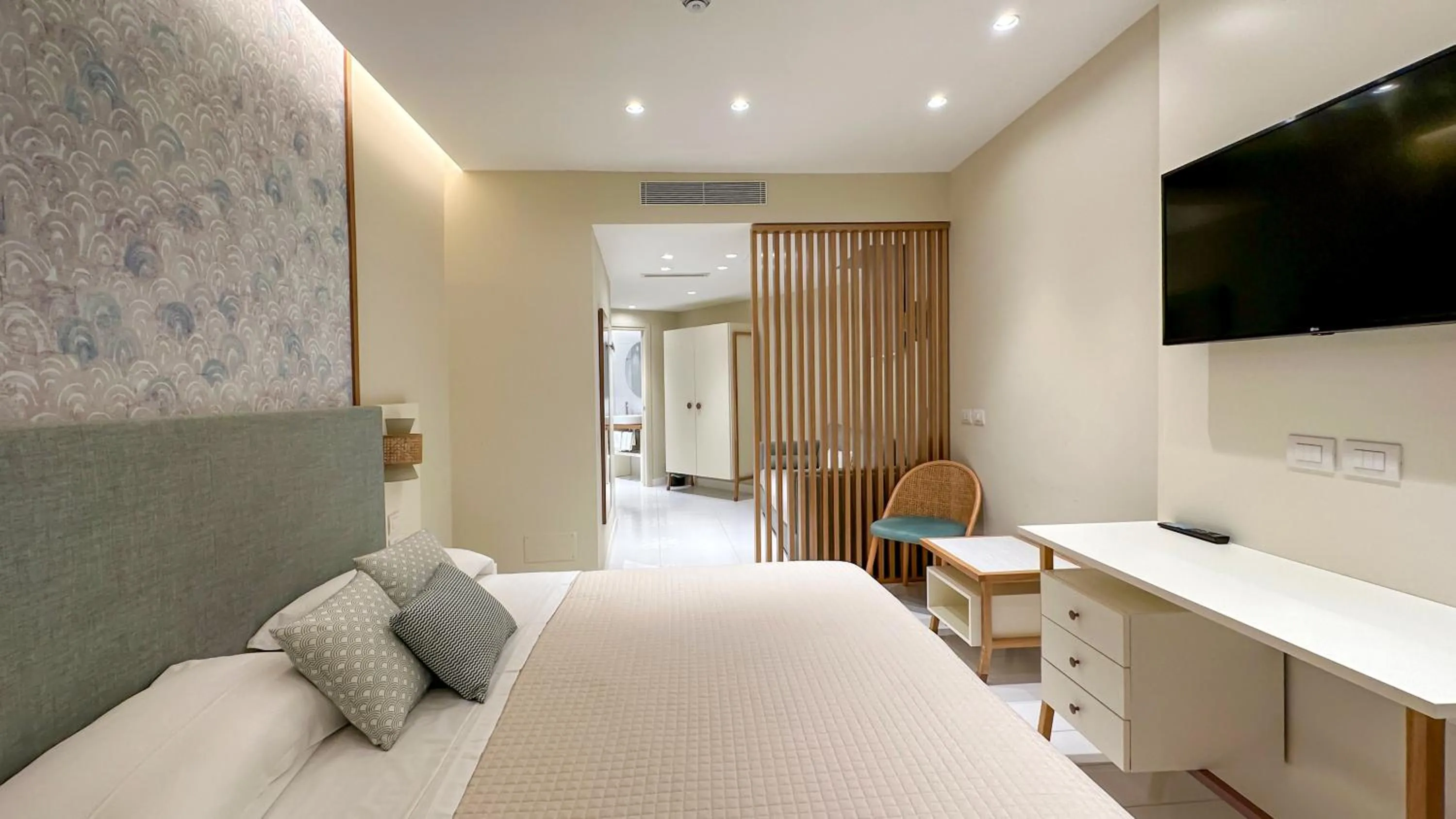 Living room, Bed in Hotel Giosue' a mare Sorrento