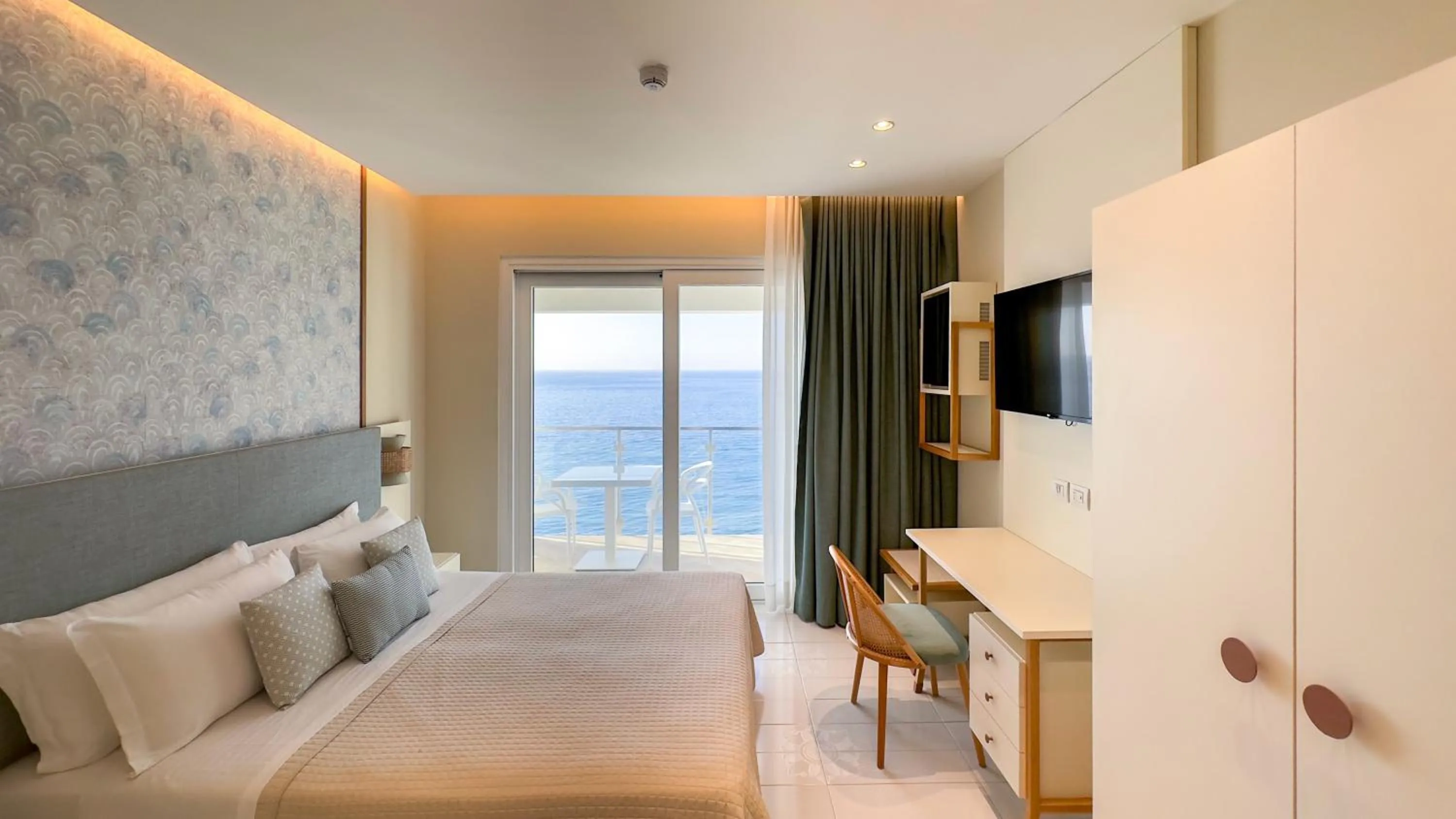 Photo of the whole room, Bed in Hotel Giosue' a mare Sorrento