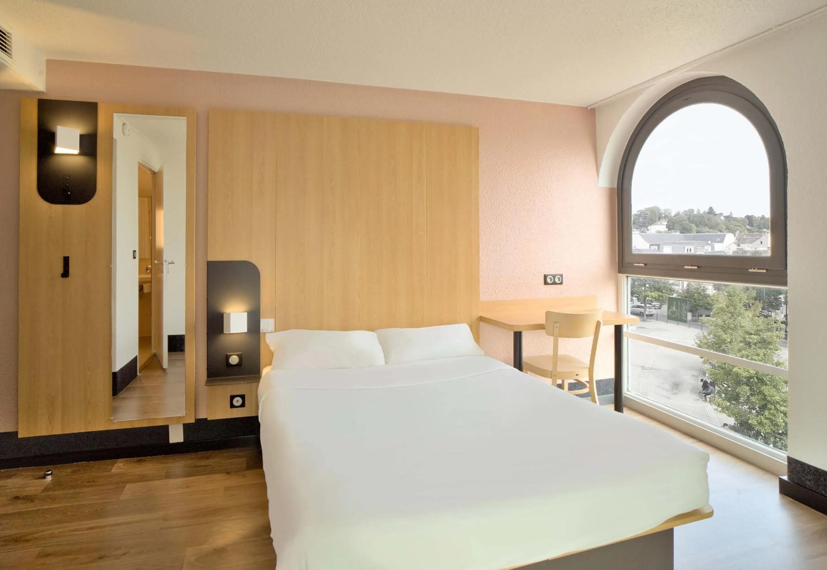 Bedroom, Bed in B&B HOTEL Dreux Centre