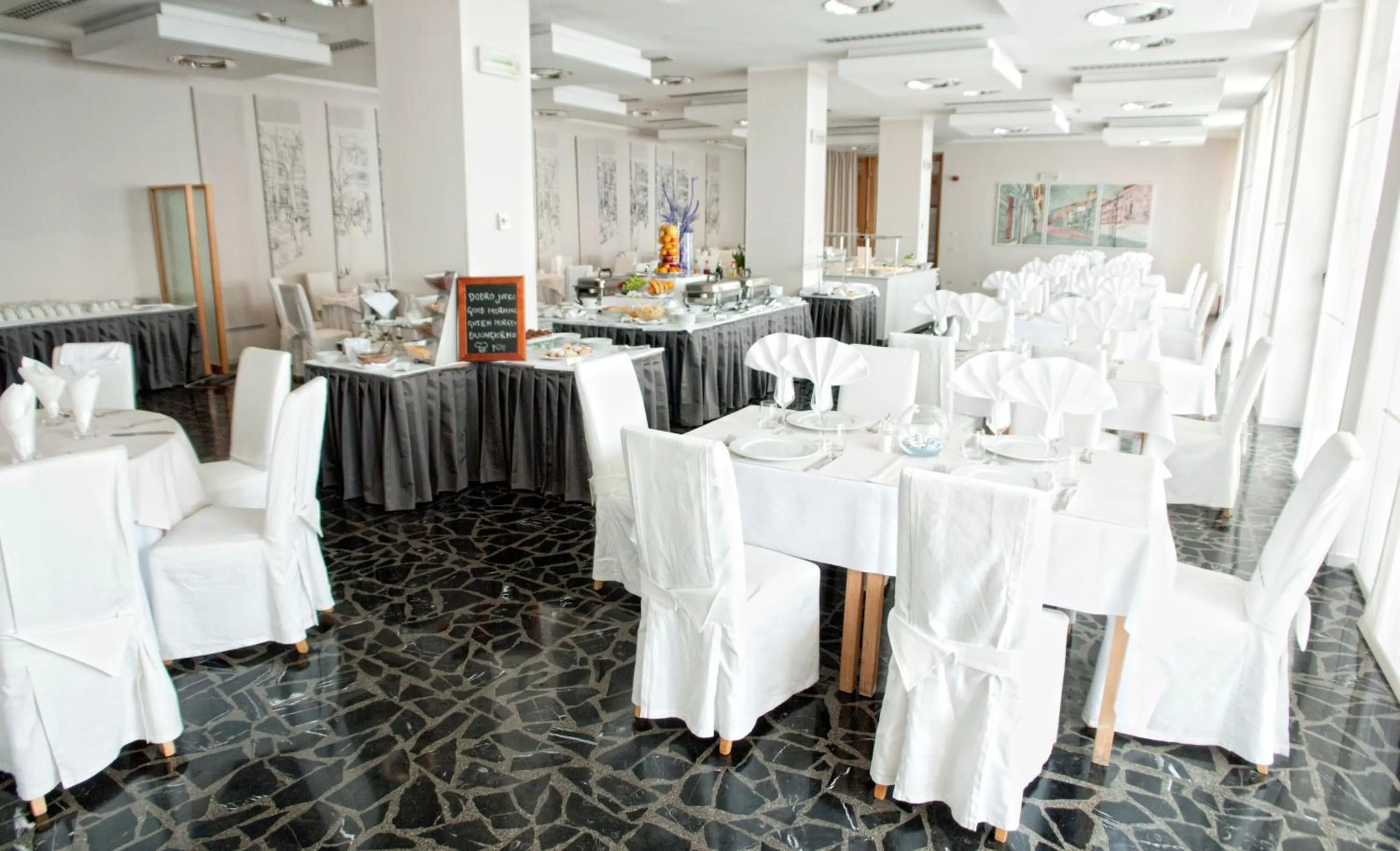 Restaurant/places to eat in Hotel Jadran