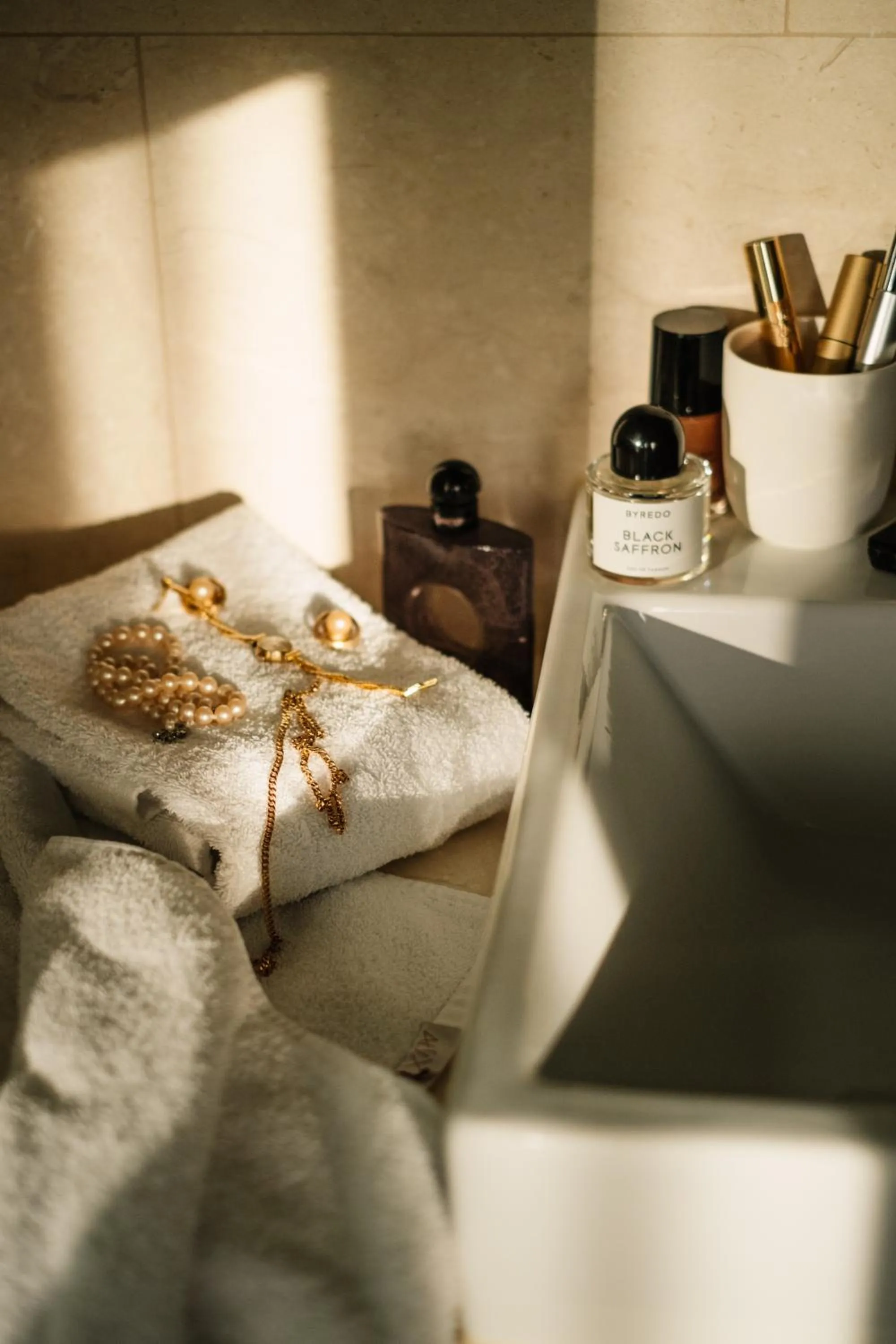 Bathroom, Bed in At Six