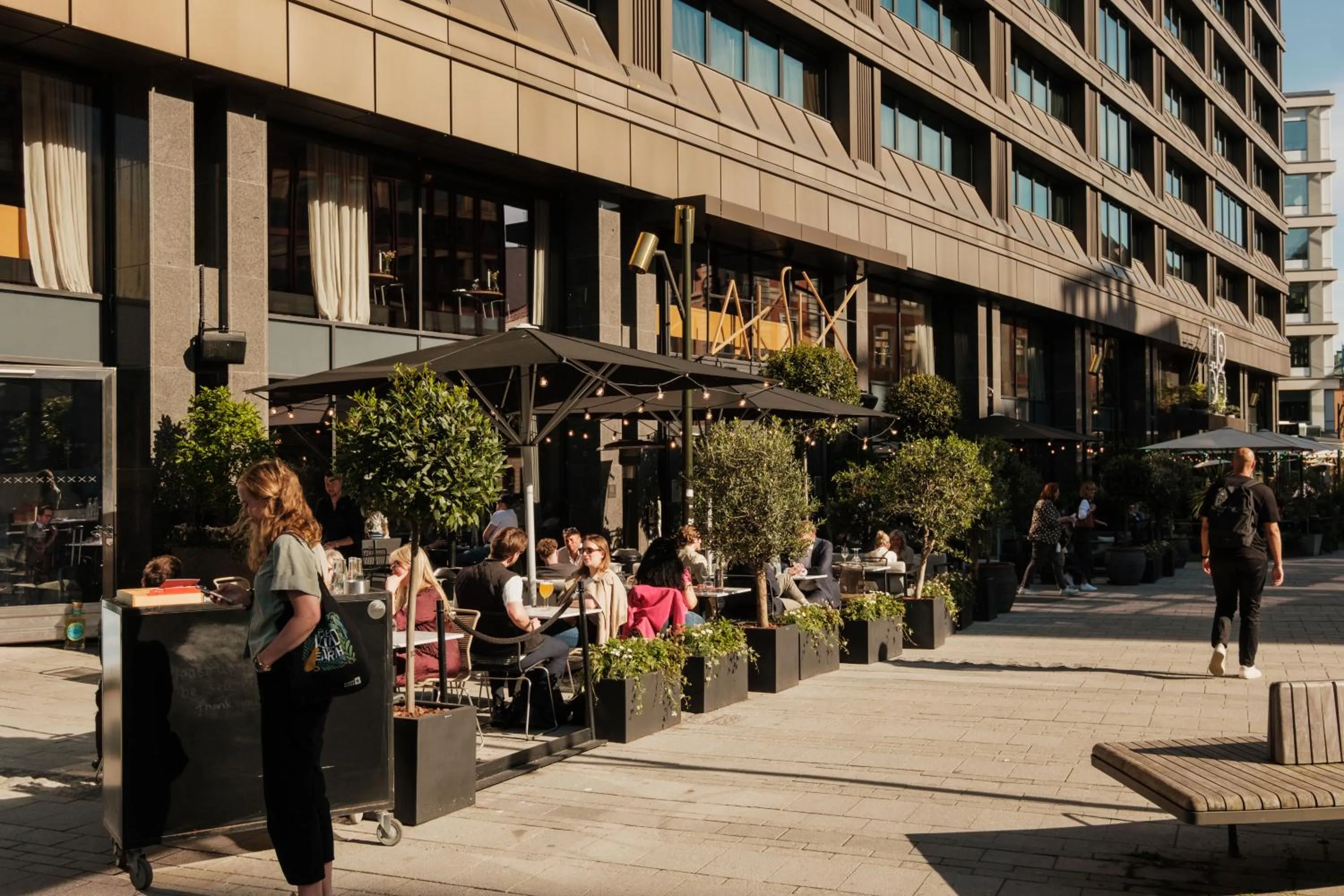 Restaurant/places to eat in At Six