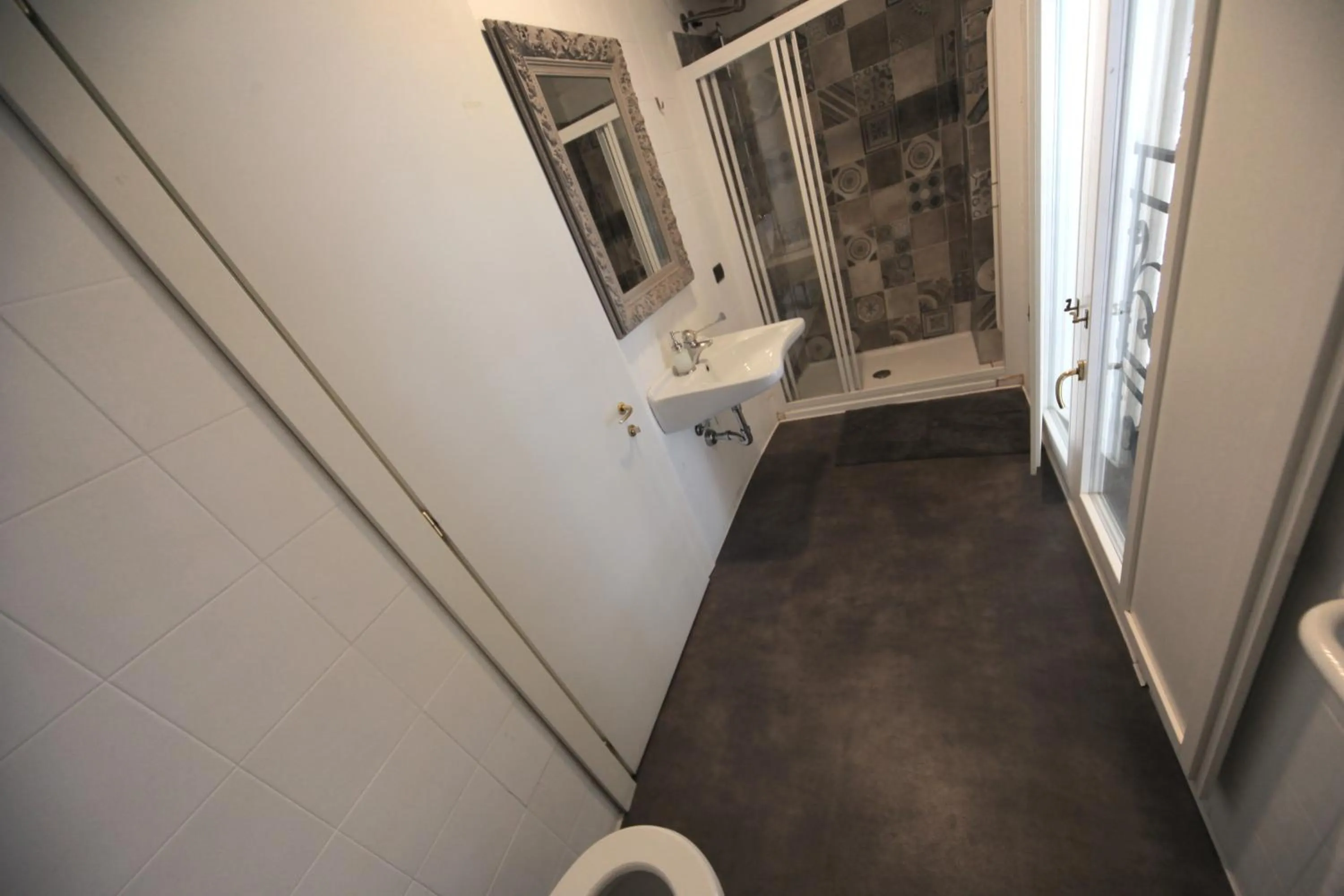 Shower in Dopa Hostel