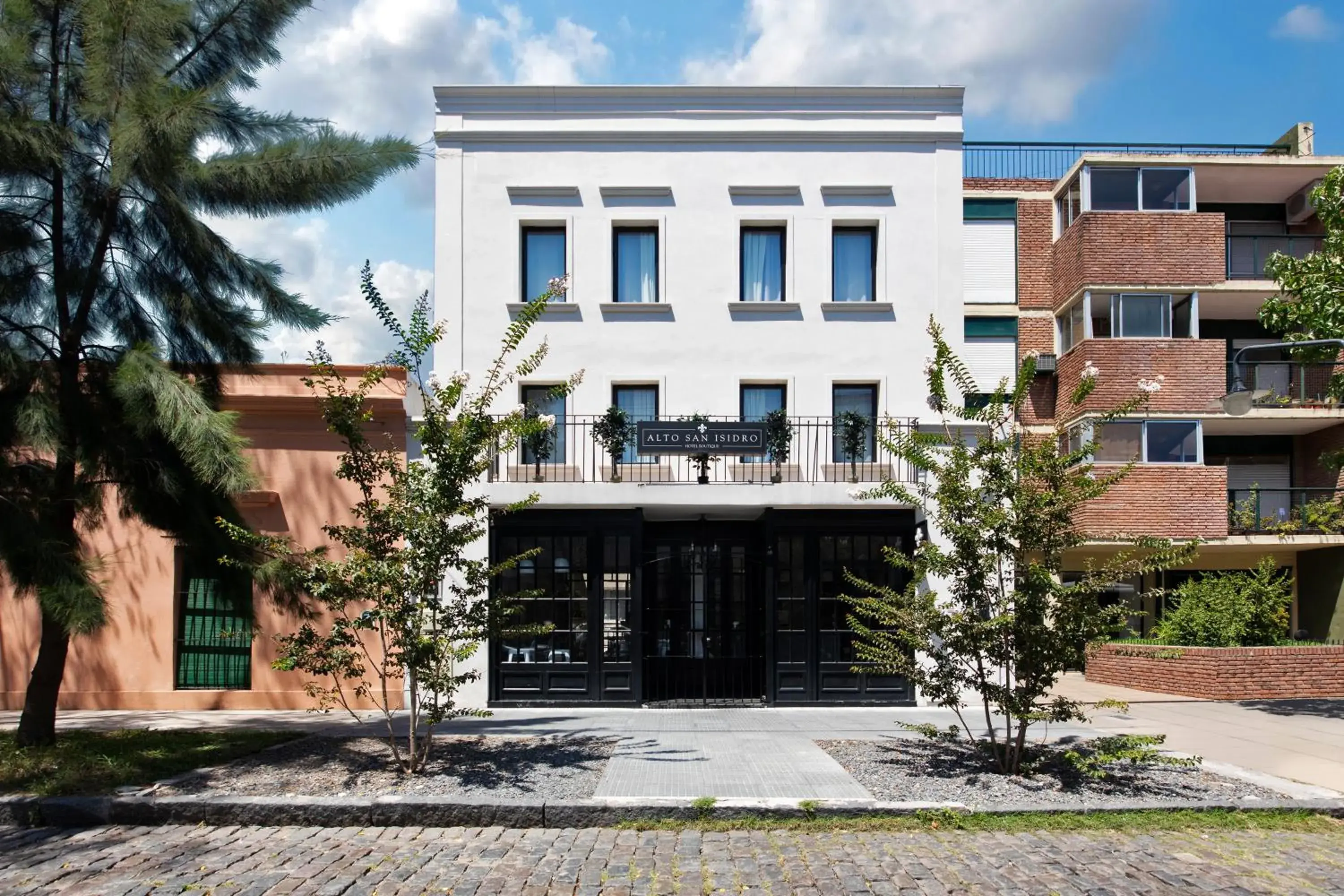 Facade/entrance in Hotel Alto San Isidro Facade/entrance in Hotel Alto San Isidro