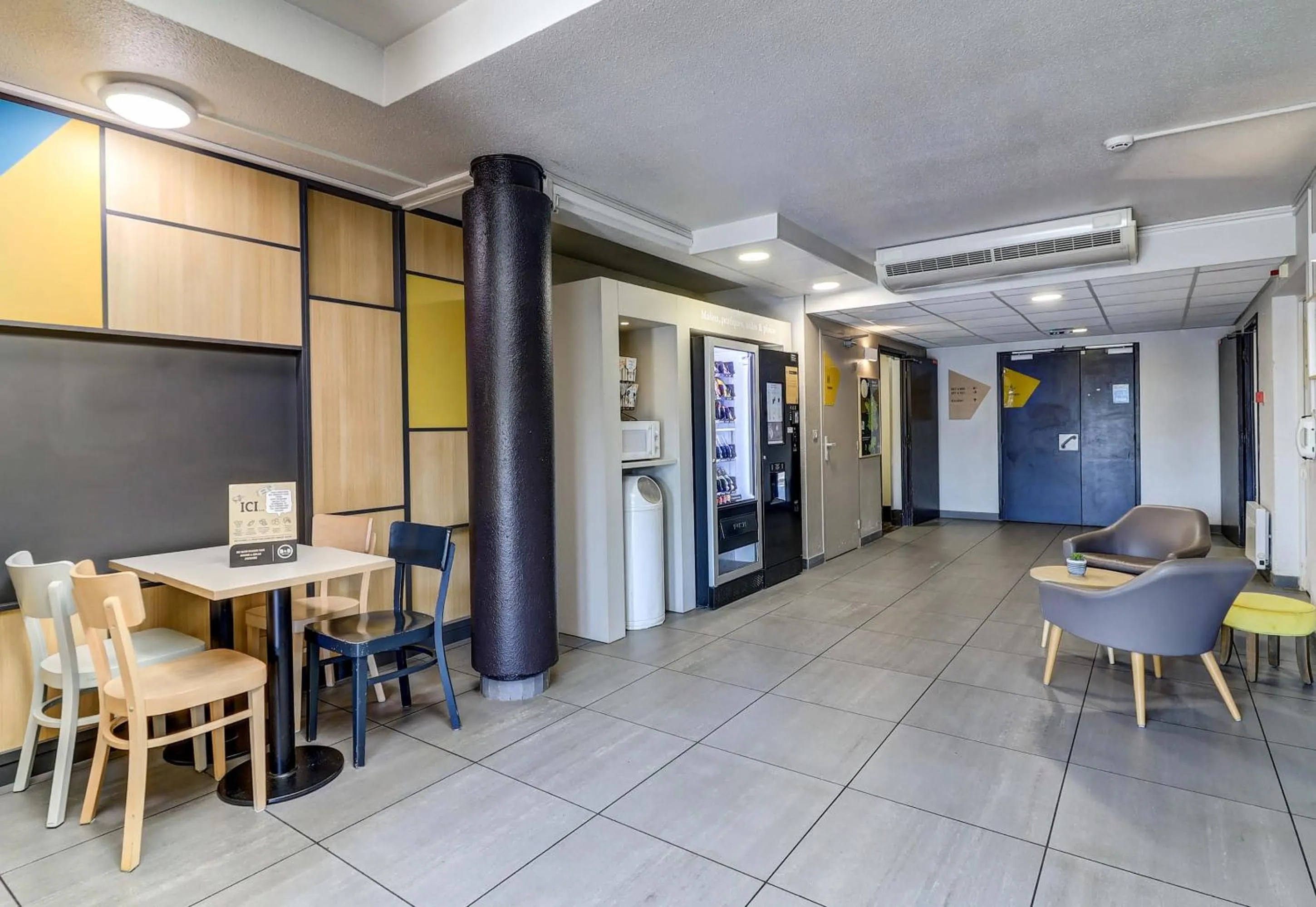 Lobby or reception in B&B HOTEL Dijon Nord Zénith