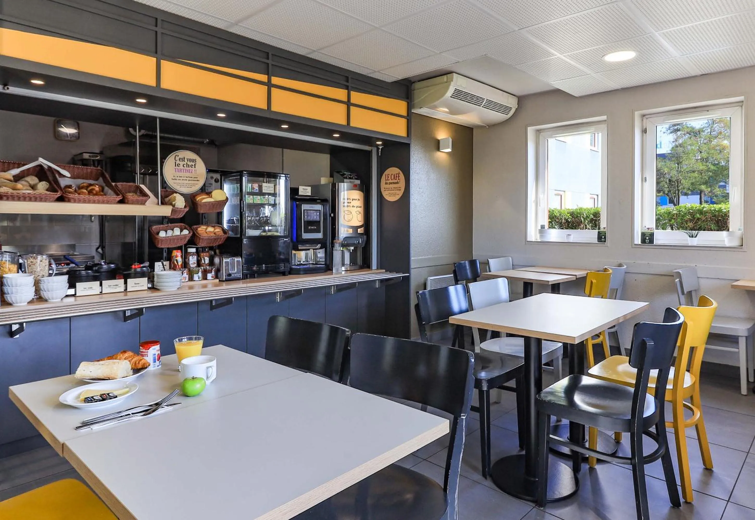 Breakfast in B&B HOTEL Dijon Nord Zénith