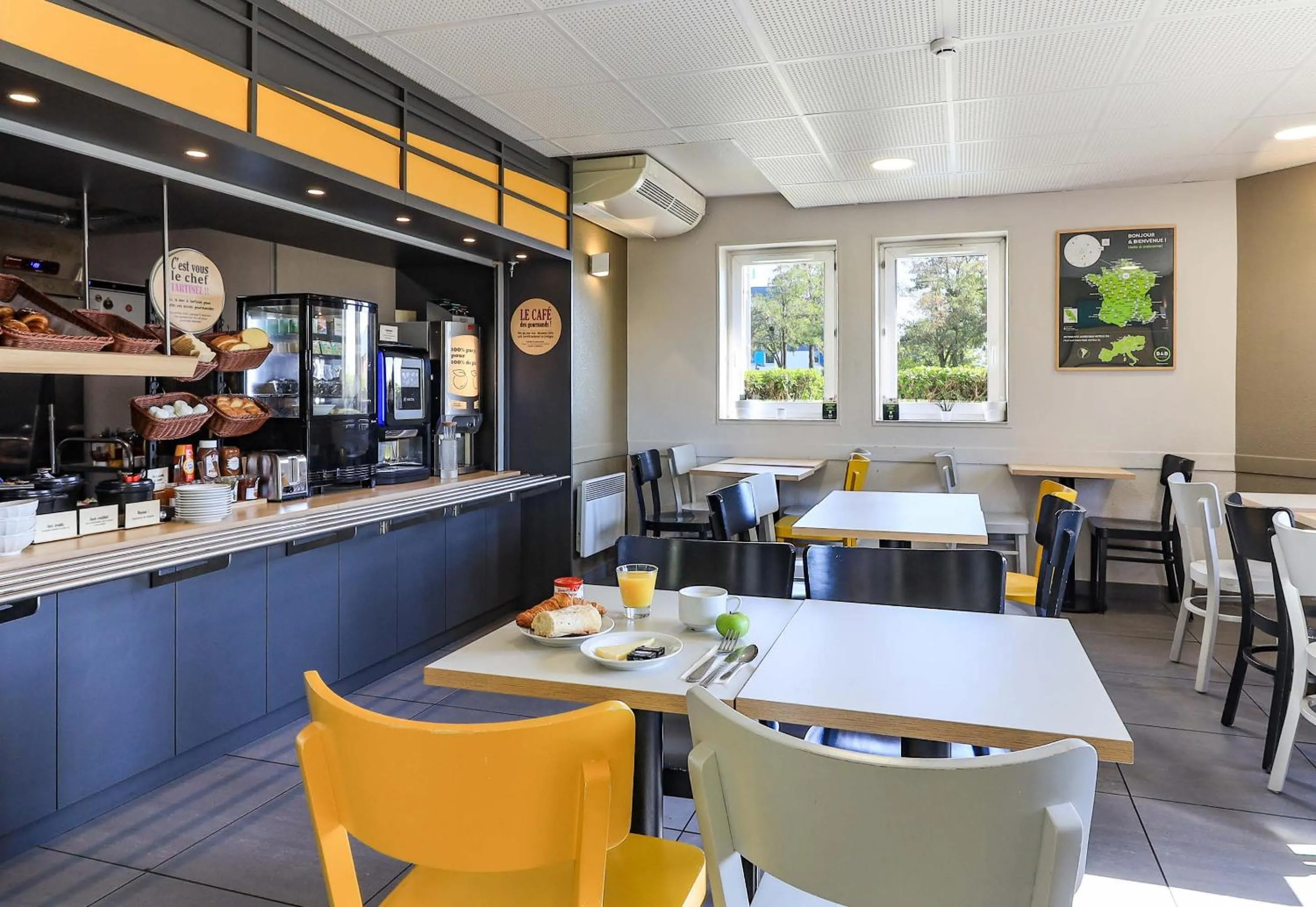 Breakfast in B&B HOTEL Dijon Nord Zénith