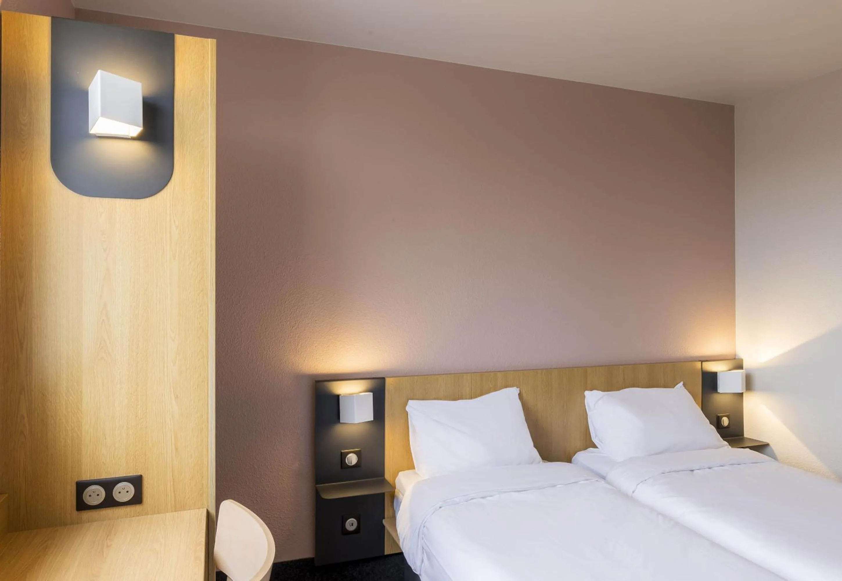 Bedroom, Bed in B&B HOTEL Auxerre Monéteau