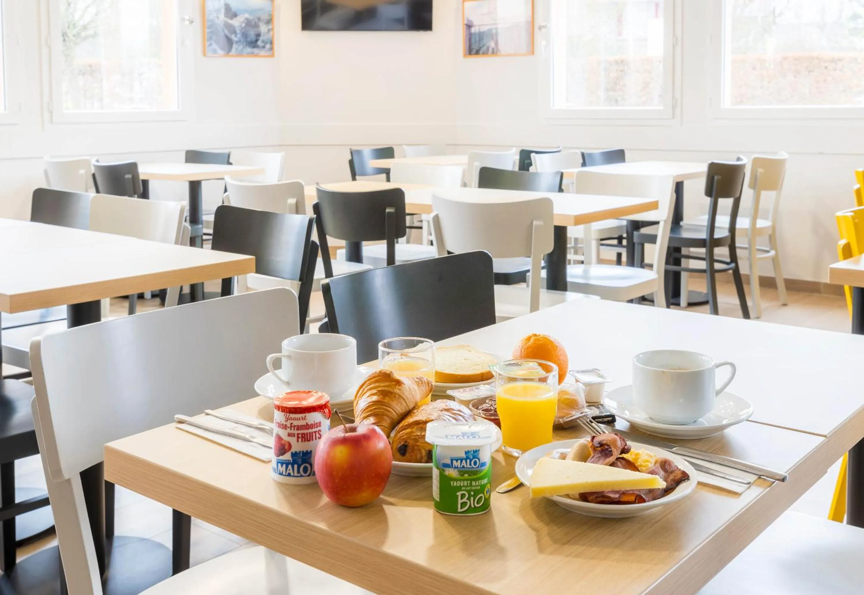 Breakfast in B&B HOTEL Auxerre Monéteau