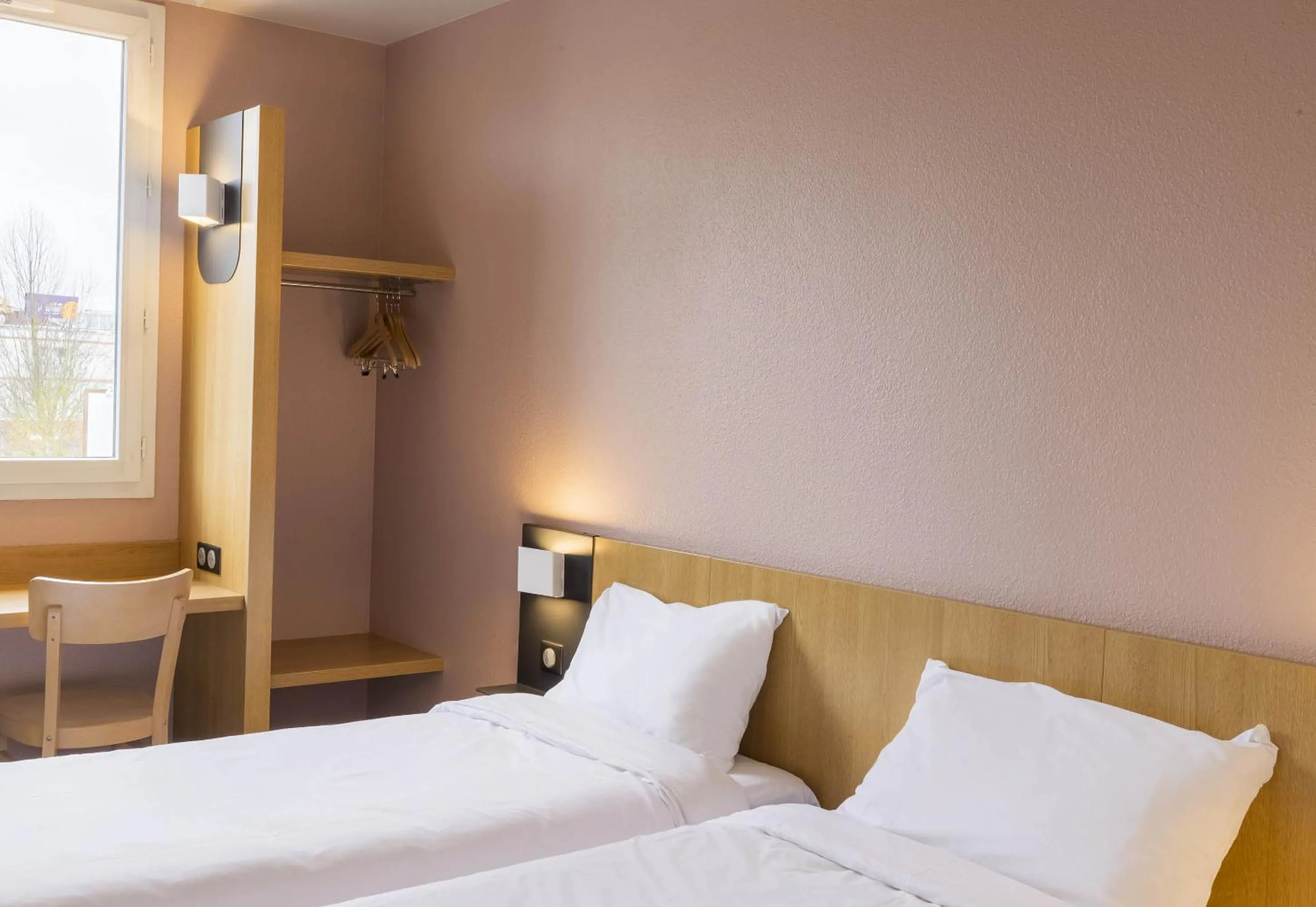 Bedroom, Bed in B&B HOTEL Auxerre Monéteau