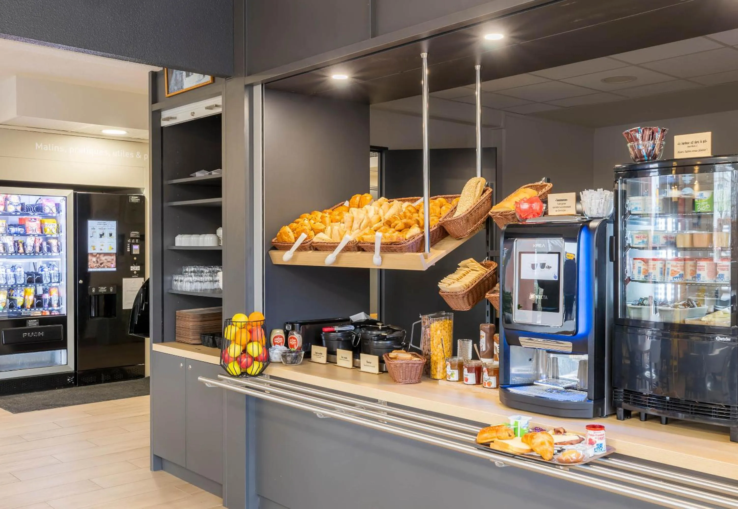 Buffet breakfast in B&B HOTEL Auxerre Monéteau