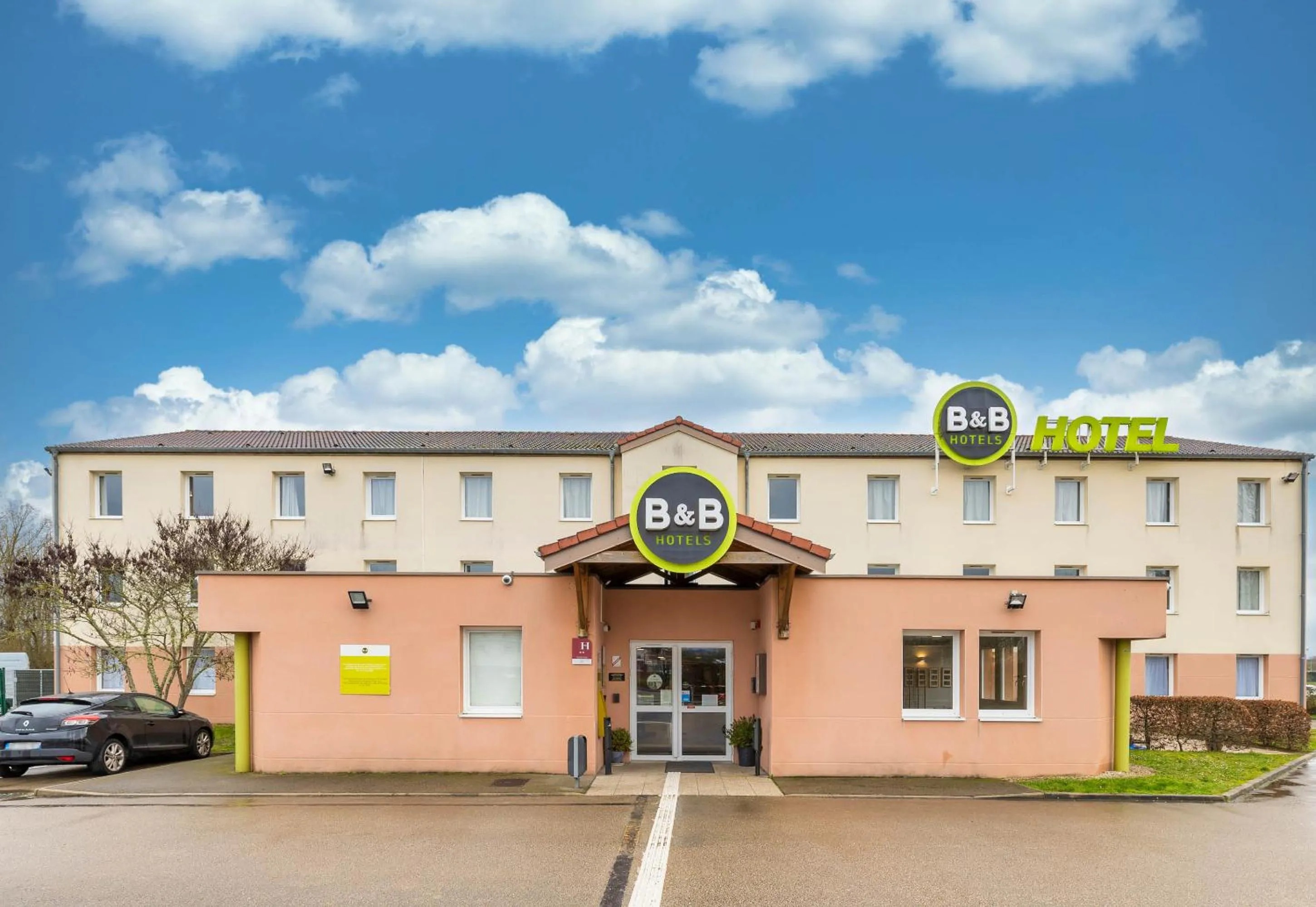 Property building in B&B HOTEL Auxerre Monéteau