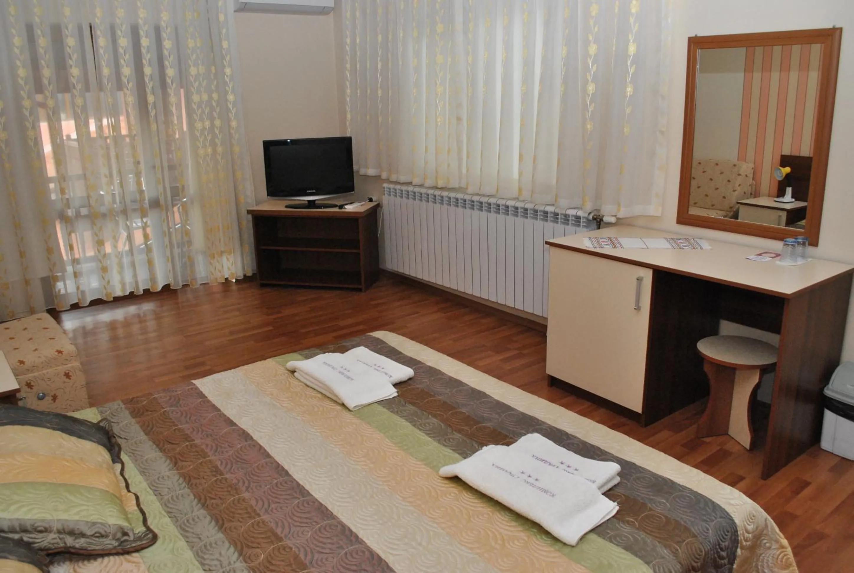Bed in Family hotel Gradina