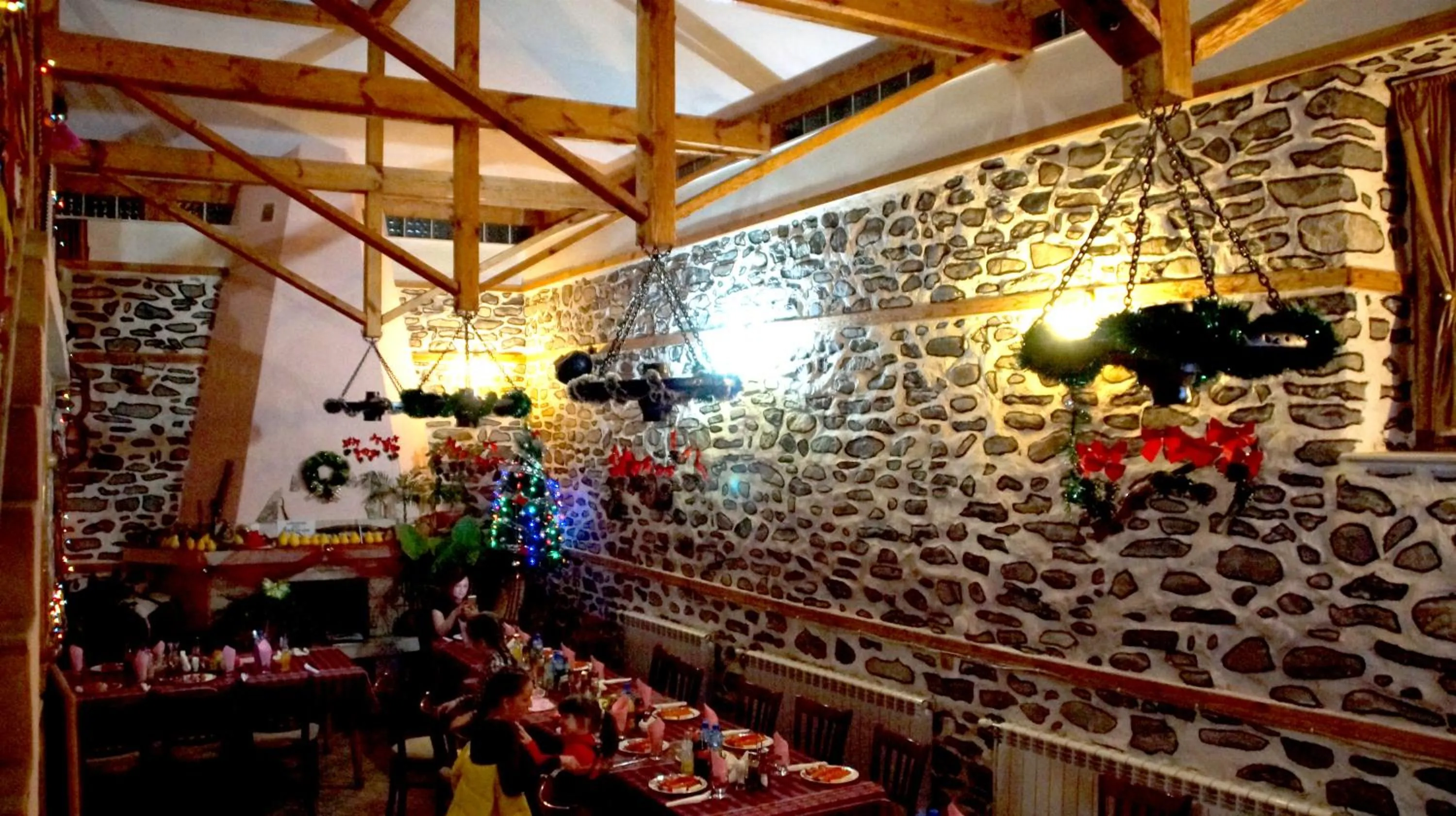 Restaurant/places to eat in Family hotel Gradina