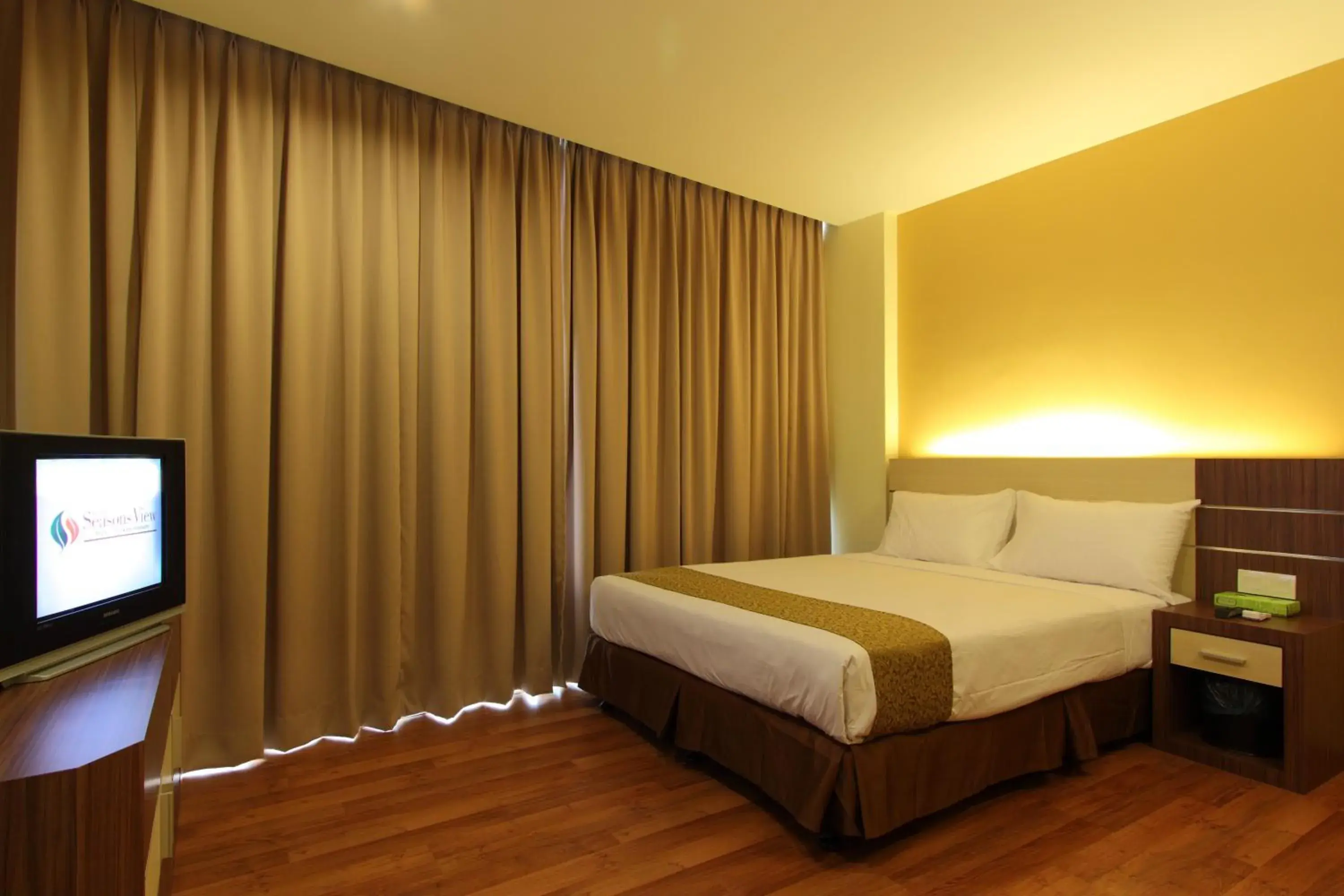 Bed in Seasons View Hotel Bed in Seasons View Hotel