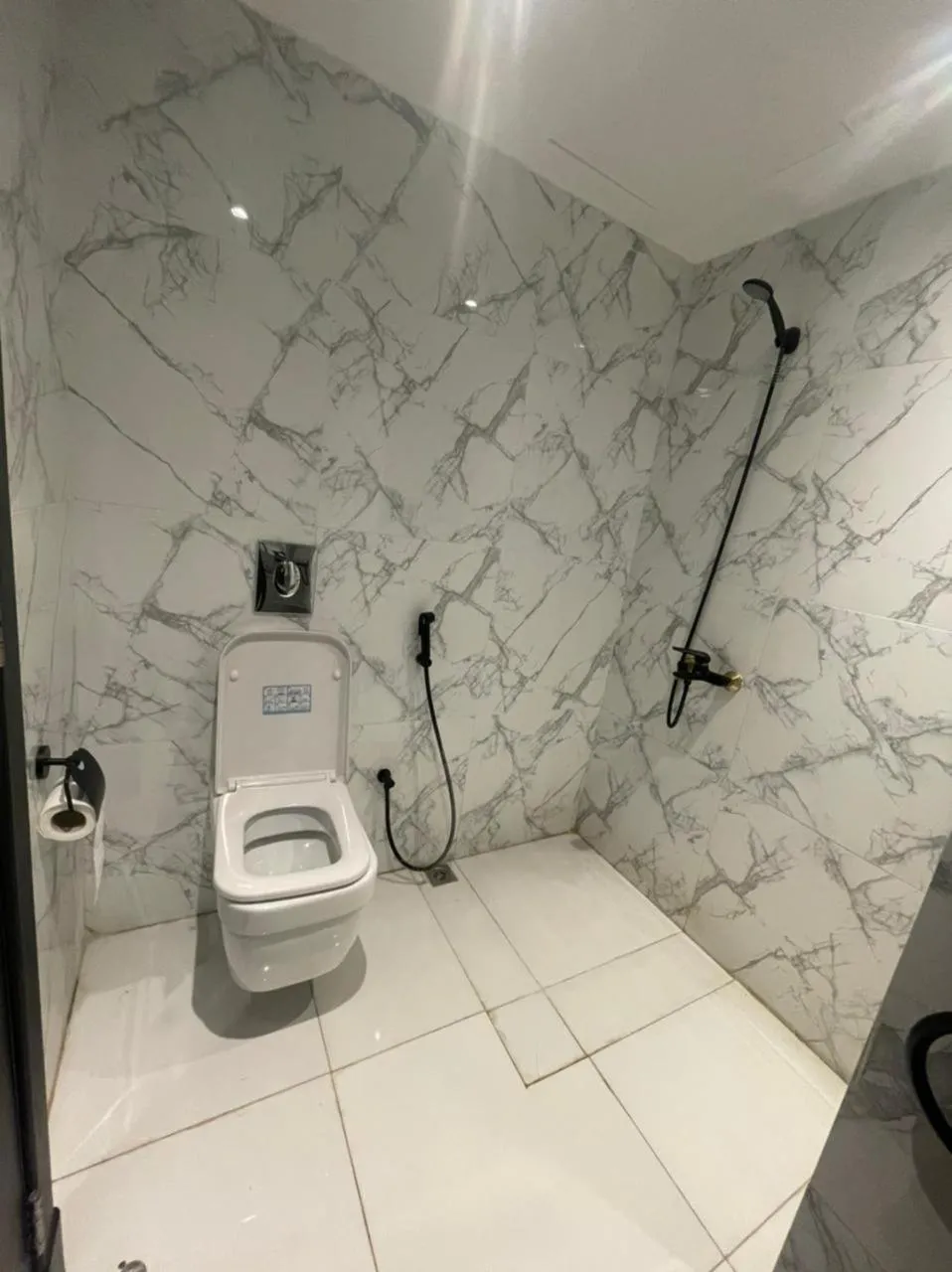 Shower in Durat Al Urubah