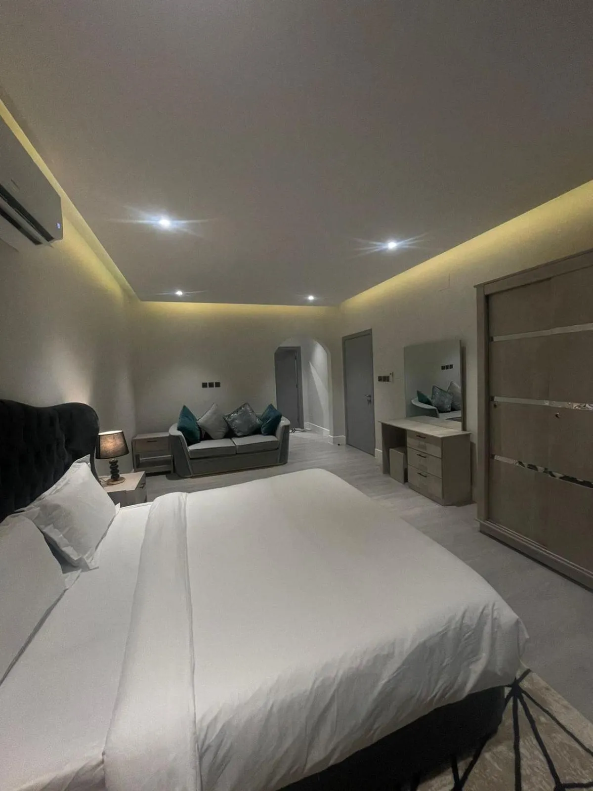 Bed in Durat Al Urubah