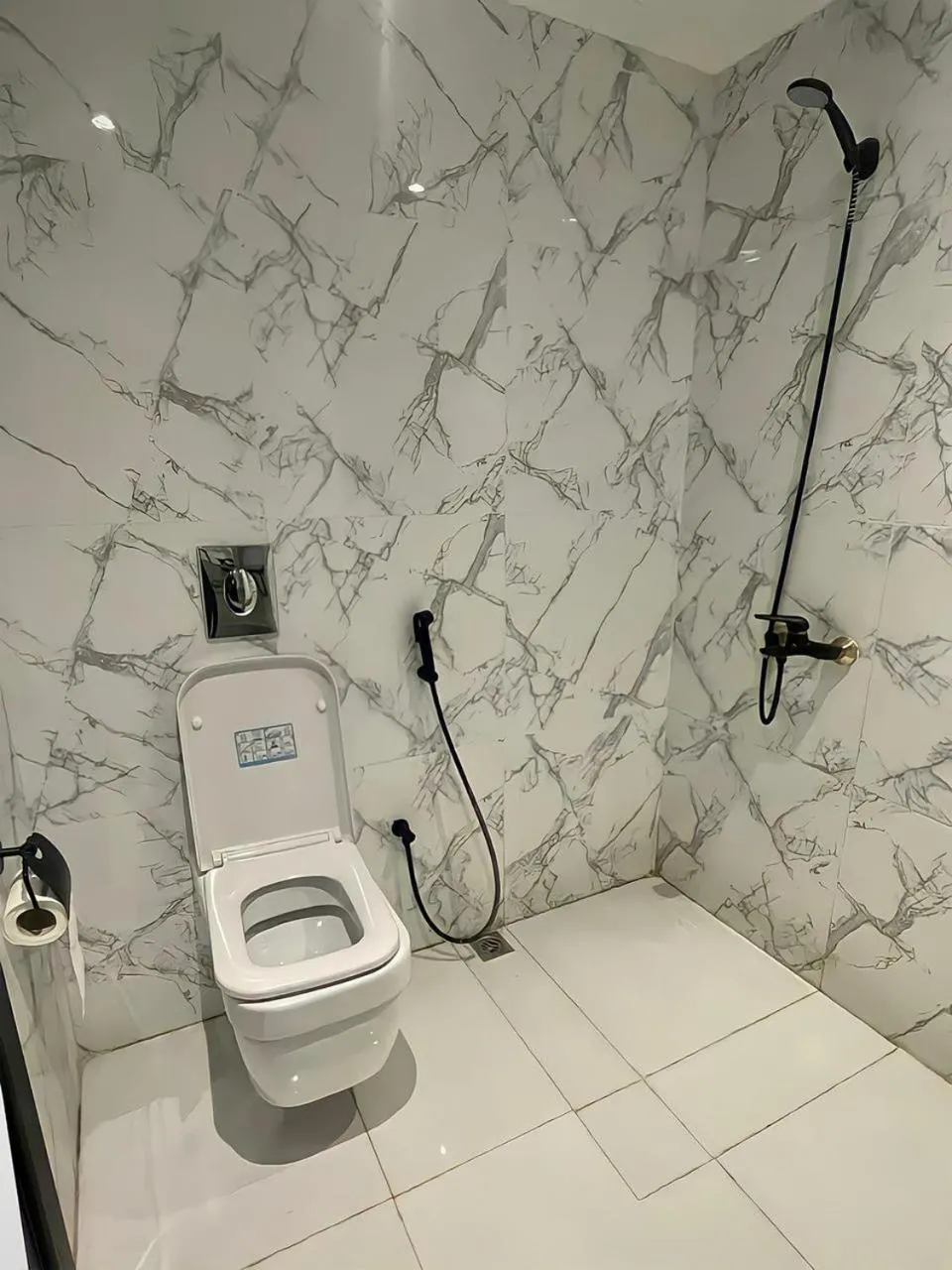 Shower in Durat Al Urubah