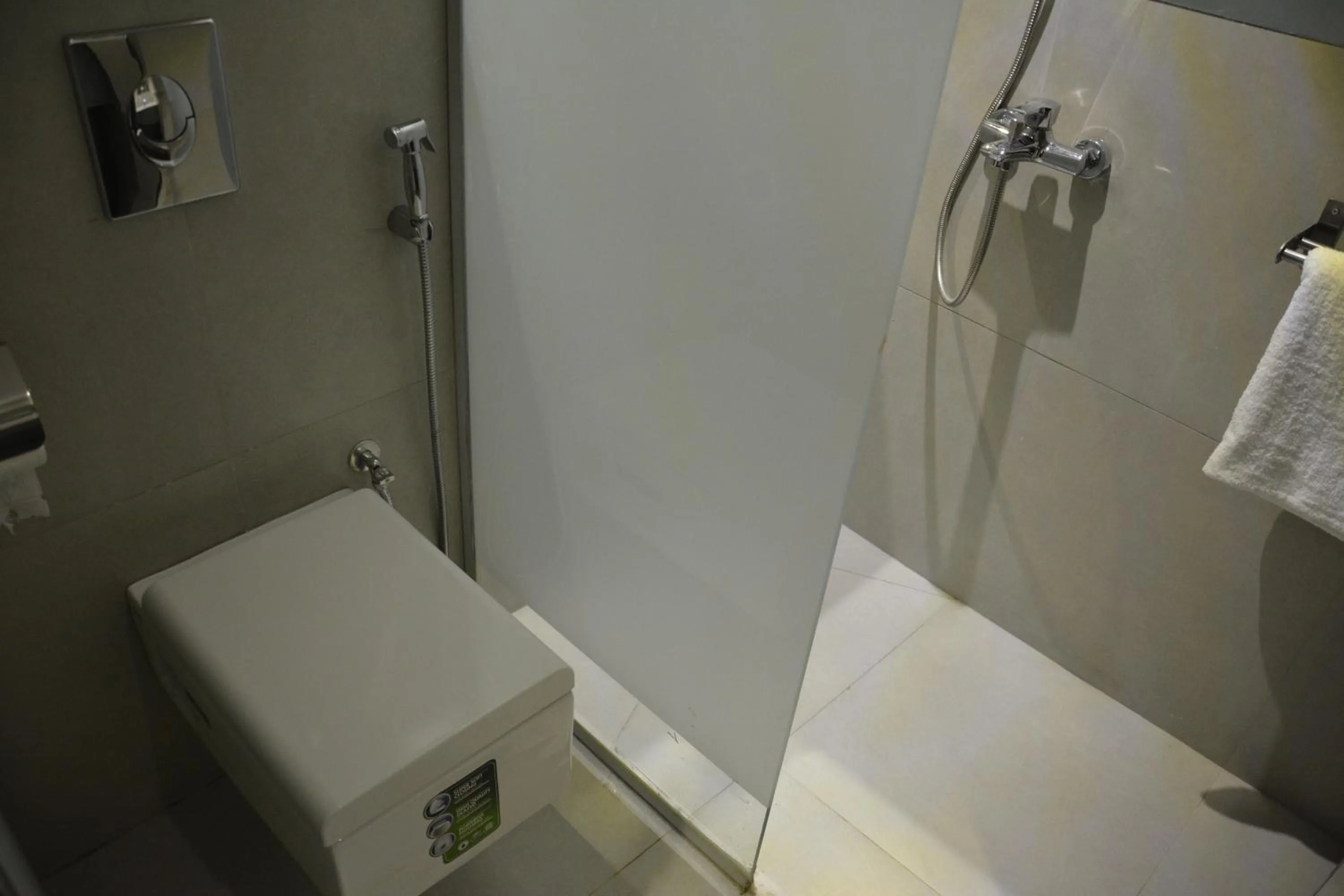 Shower in Durat Al Urubah